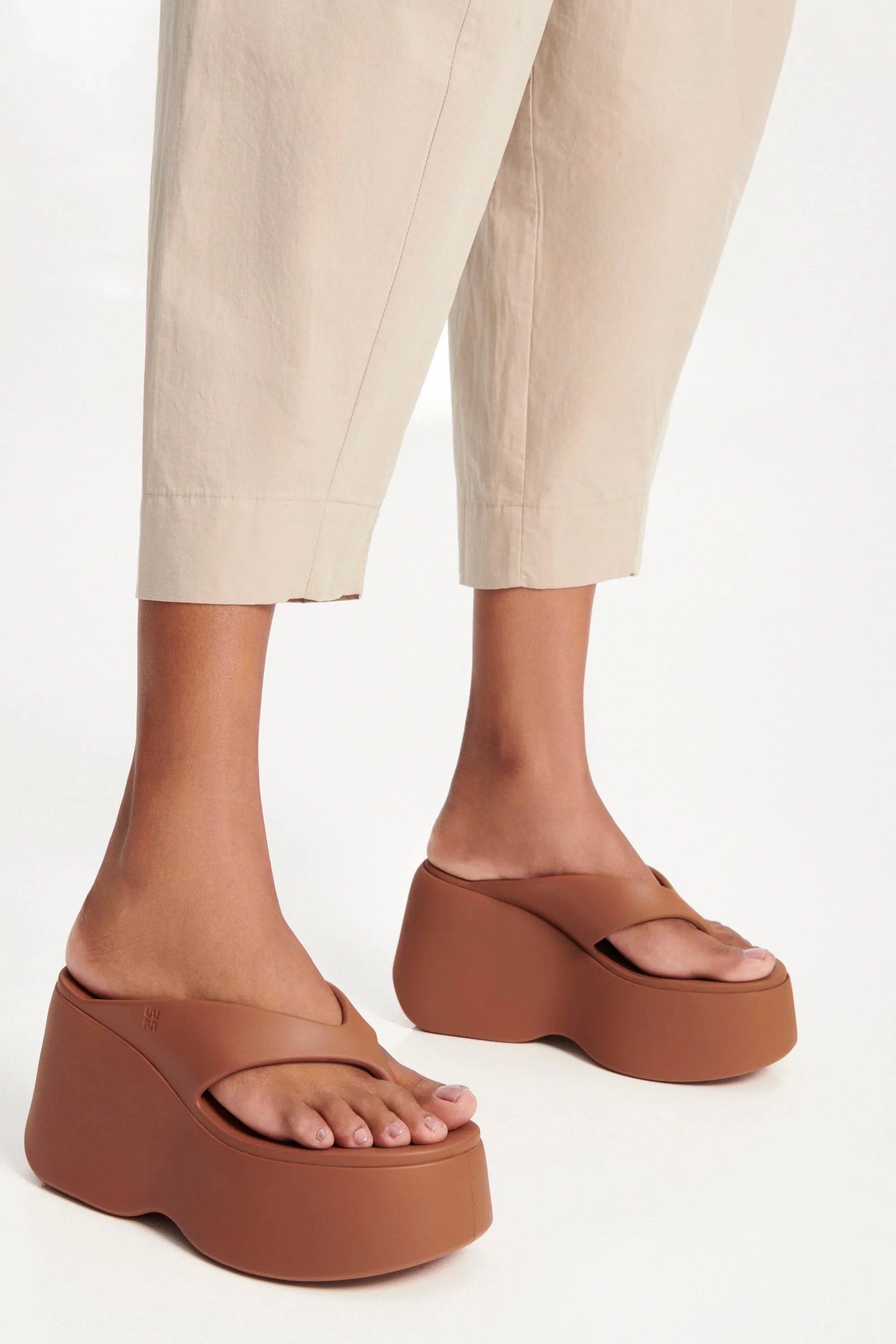 MELISSA FREE THONG WEDGE AD