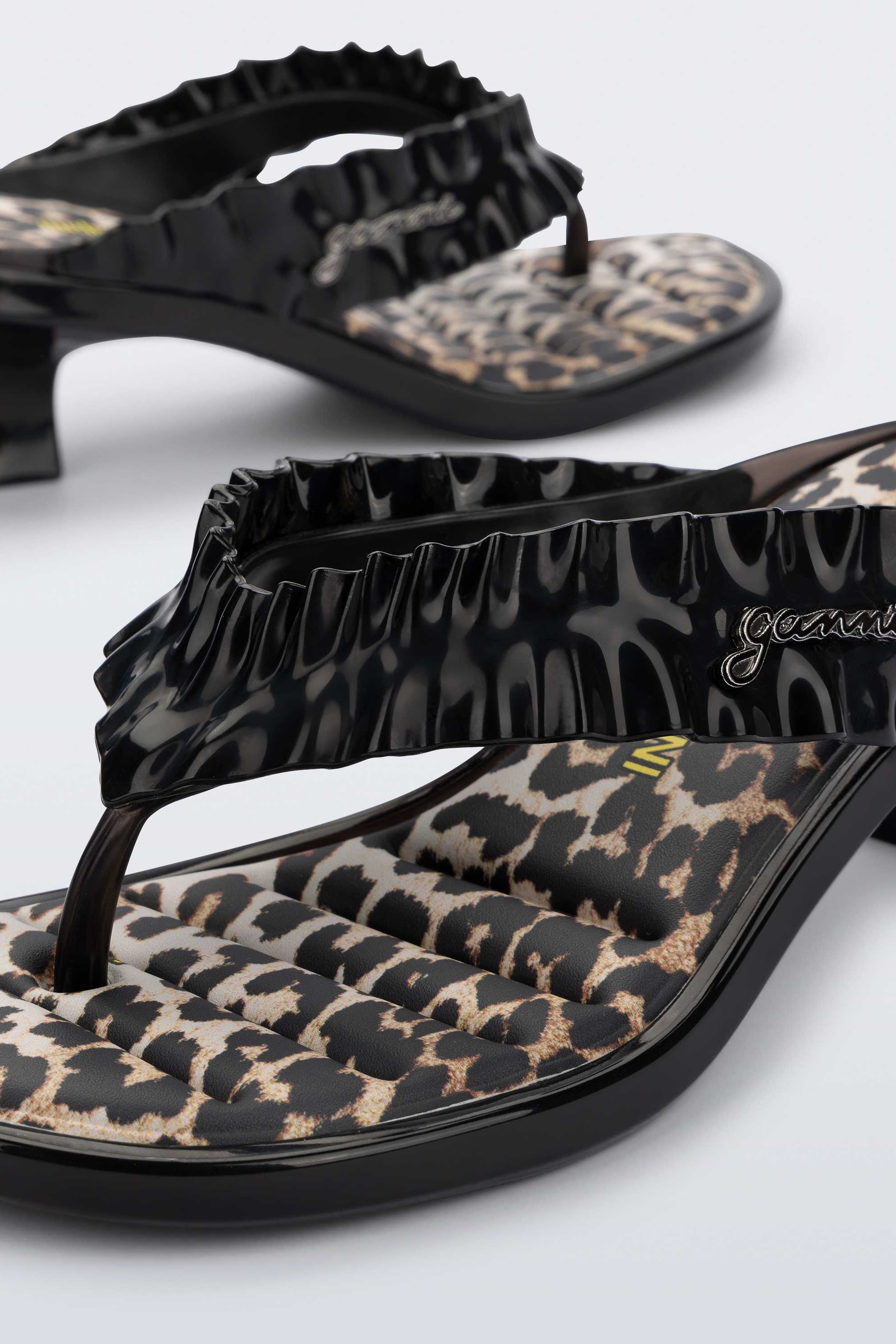 MELISSA THONG KITTEN HEEL + GANNI AD รองเท้าส้นสูง