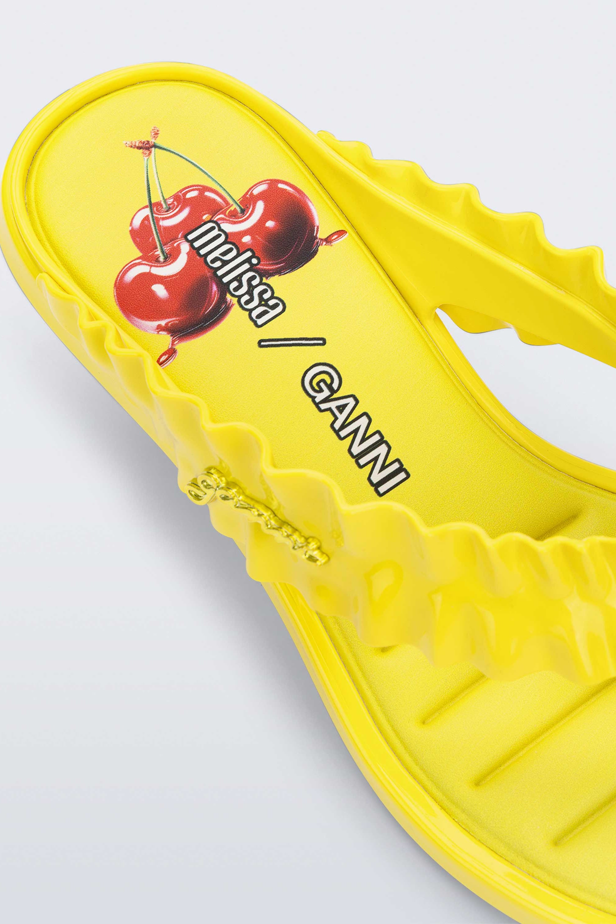 MELISSA THONG KITTEN HEEL + GANNI AD รองเท้าส้นสูง