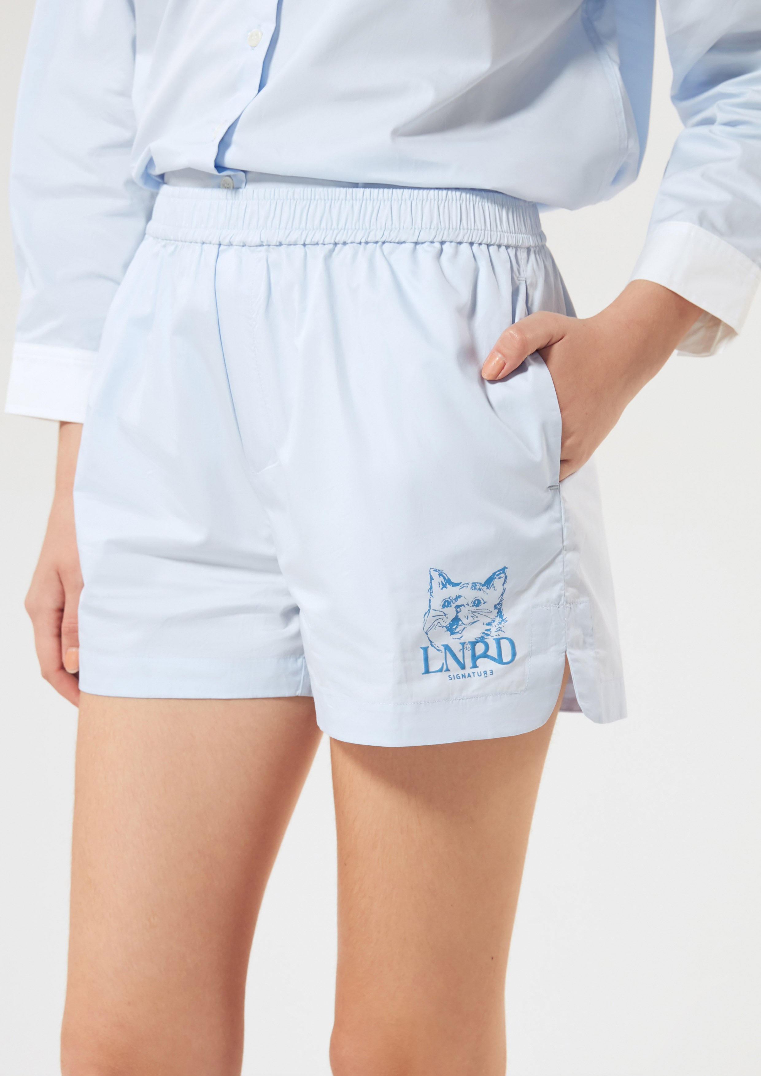 กางเกงขาสั้นผ้าไนลอน พิมพ์ลาย ปักโลโก้ คอลเลกชัน LNRD Signature