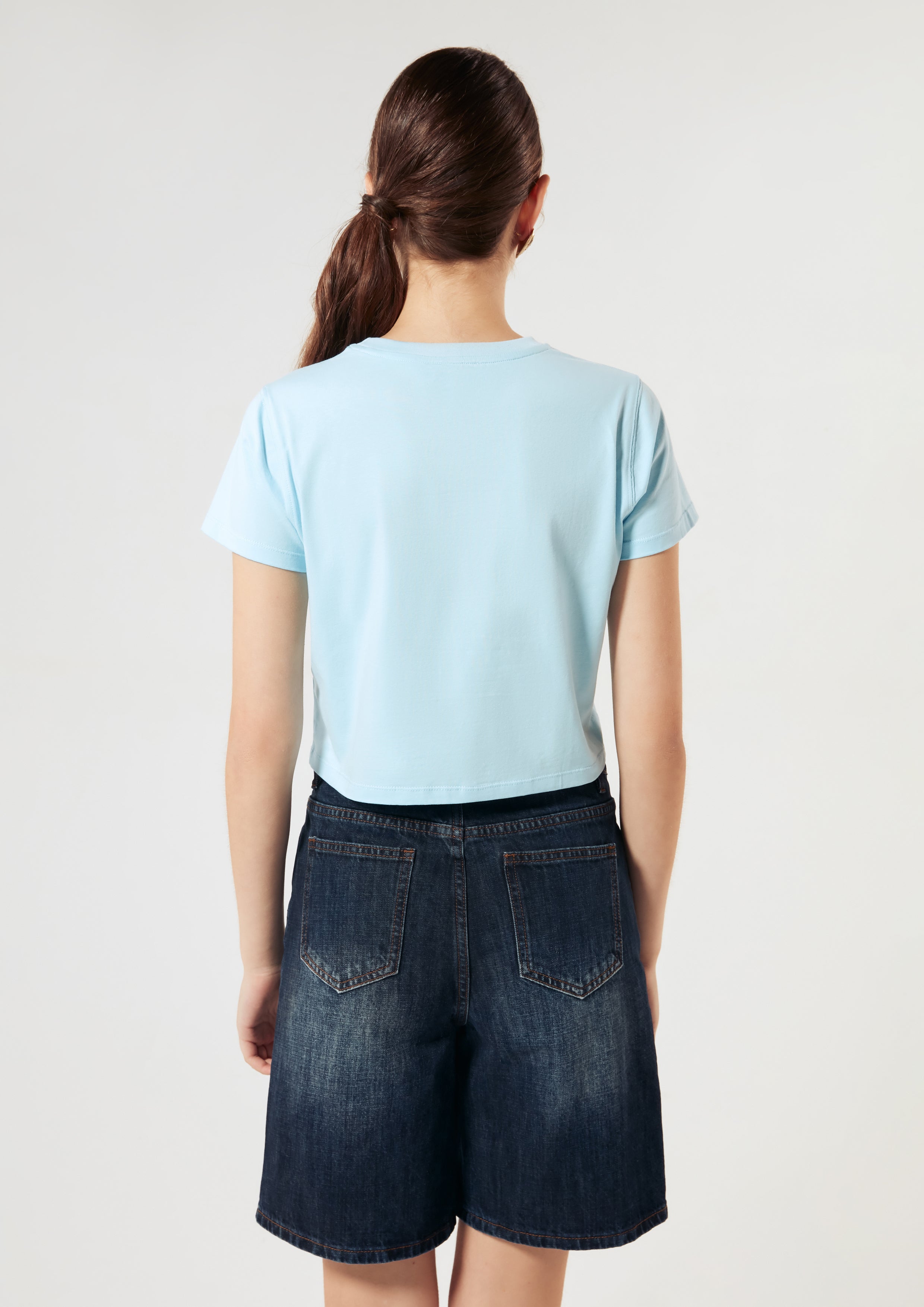 เสื้อครอปแขนสั้น พิมพ์ลายแมวและโลโก้ คอลเลกชัน LNRD Signature