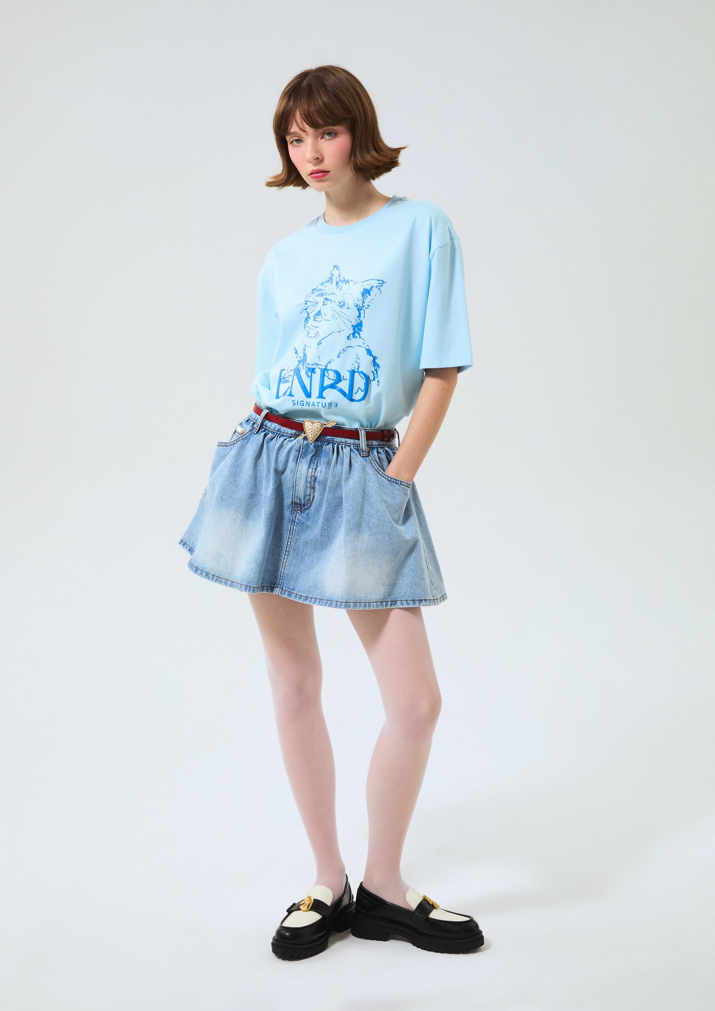 เสื้อยืดโอเวอร์ไซส์ พิมพ์ลายแมวและโลโก้ คอลเลกชัน LNRD Signature