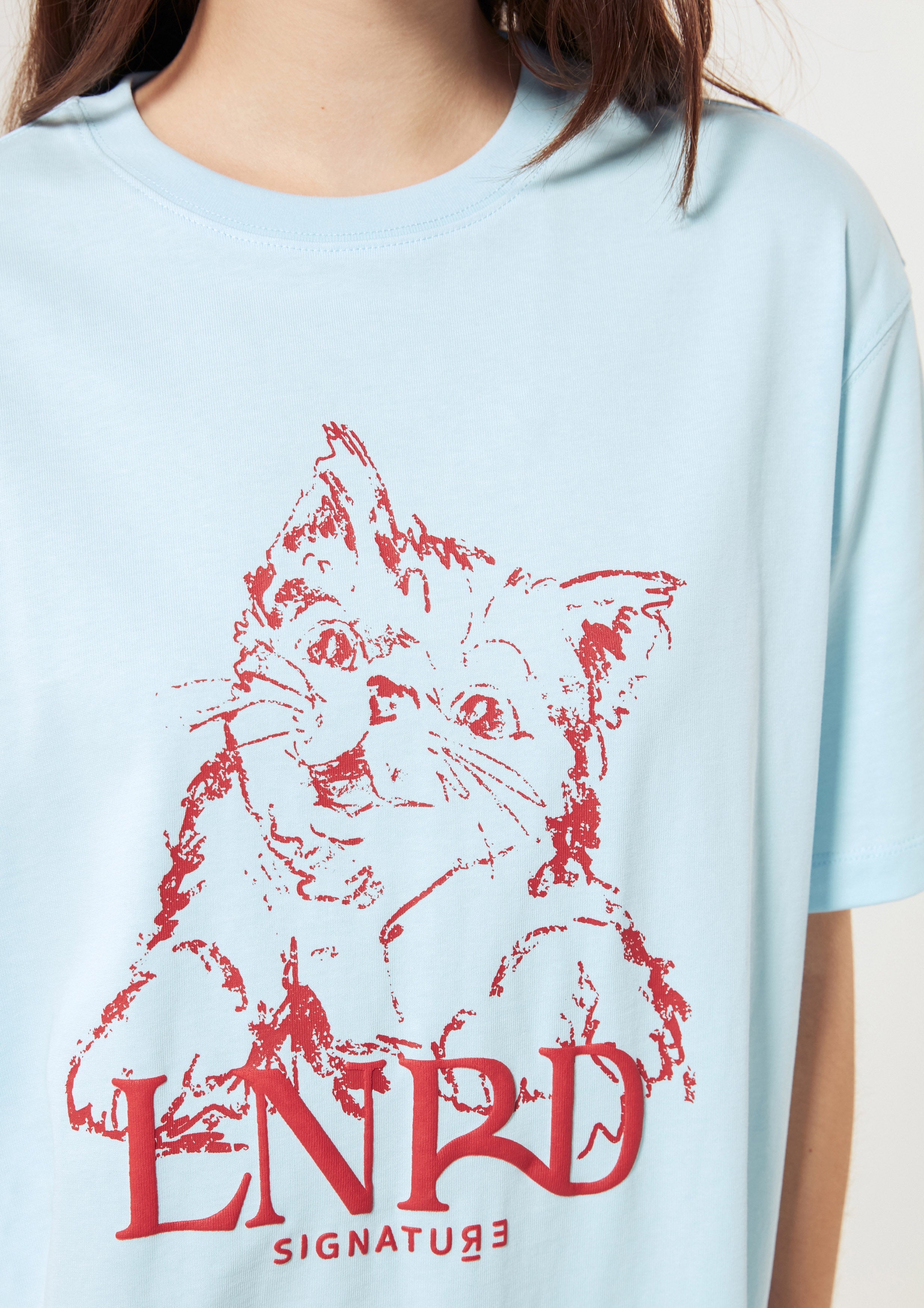 เสื้อยืดโอเวอร์ไซส์ พิมพ์ลายแมวและโลโก้ คอลเลกชัน LNRD Signature