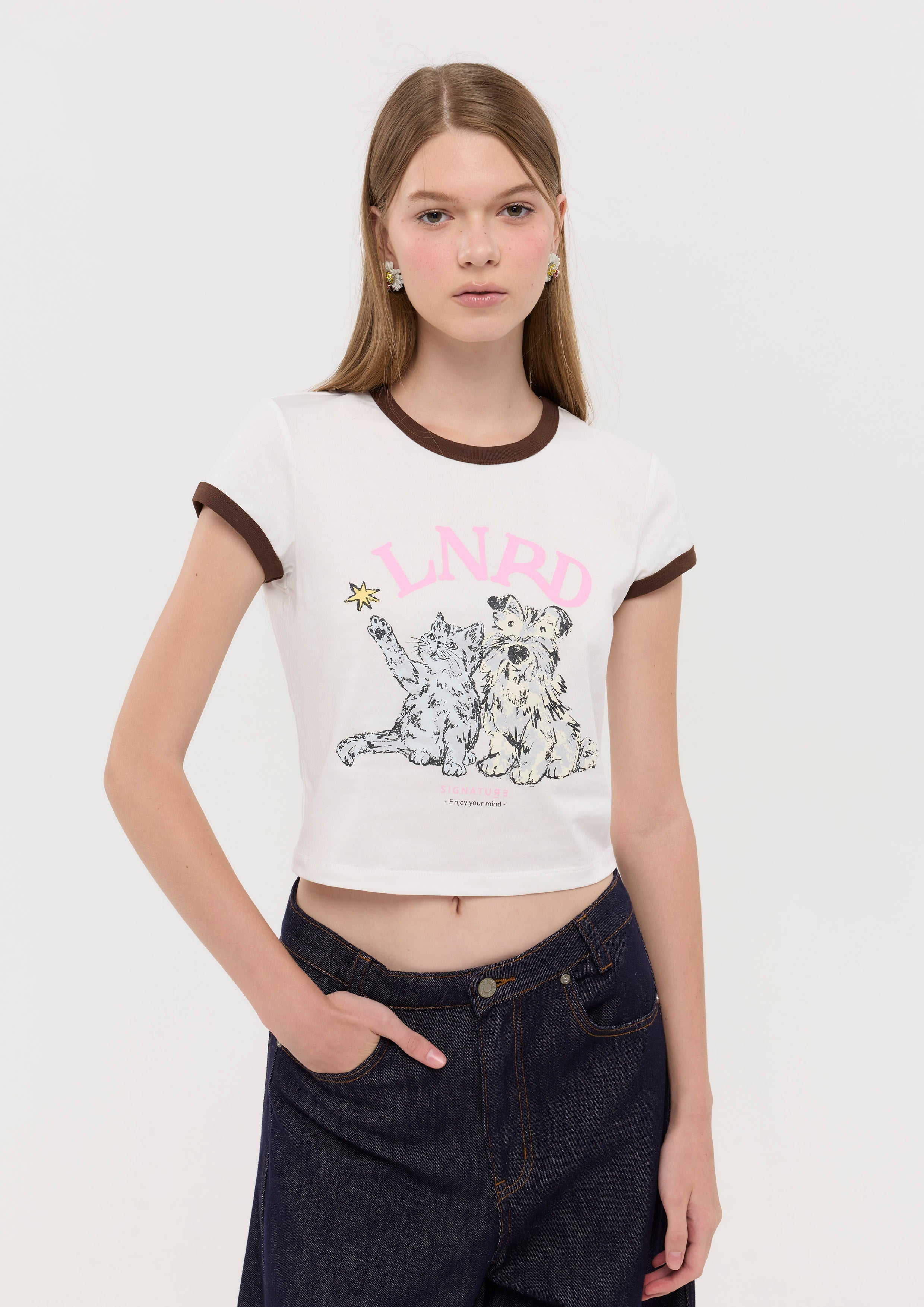 เสื้อยืดครอปแขนสั้นพิมพ์ลาย คอลเลกชัน LNRD Signature