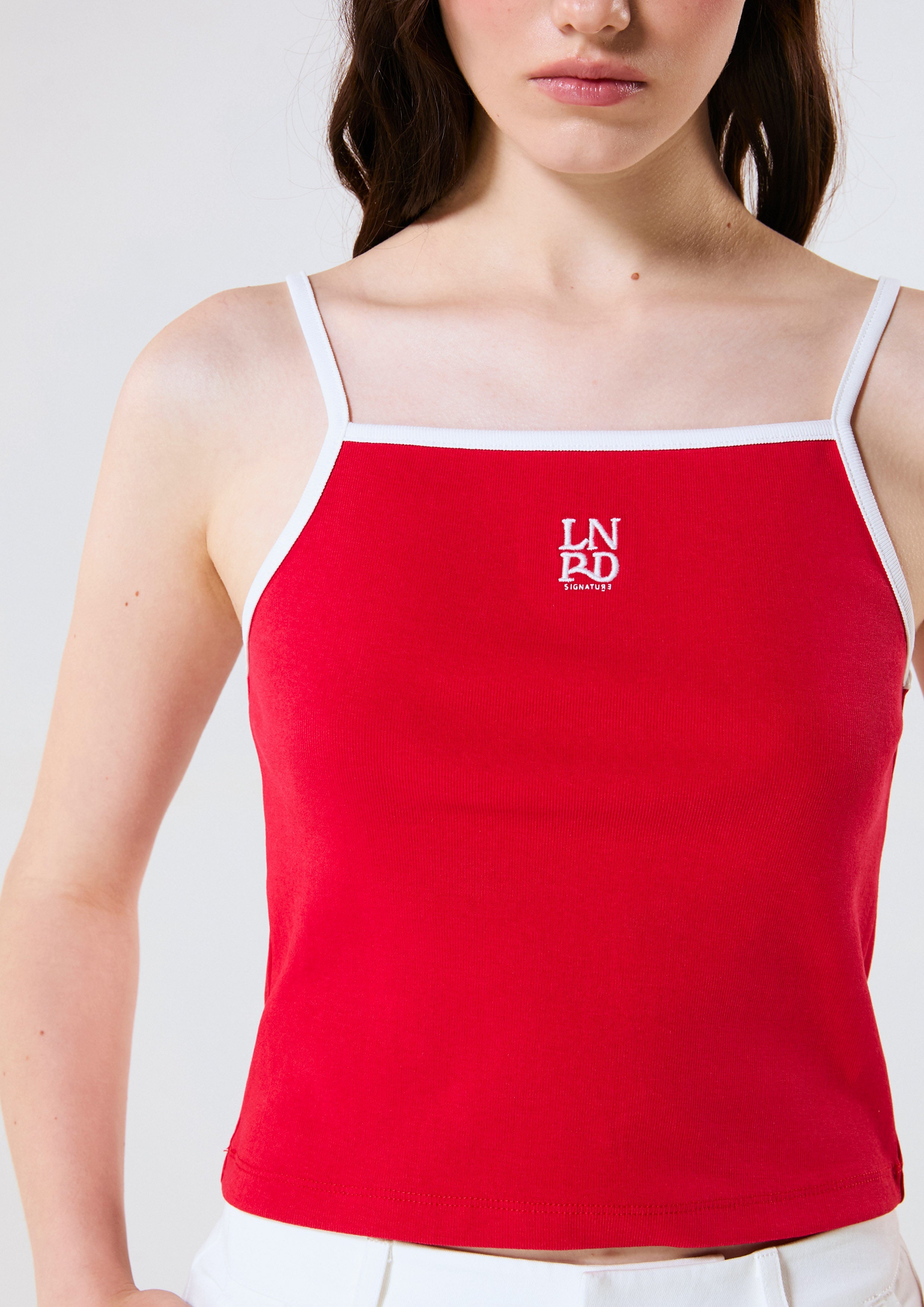 เสื้อสายเดี่ยวปักโลโก้ คอลเลกชัน Signature