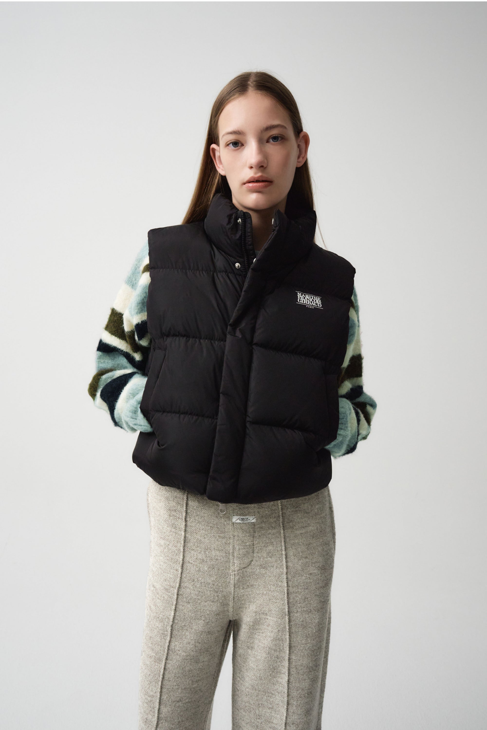 W Classic Logo Duck Down Crop Vest Black