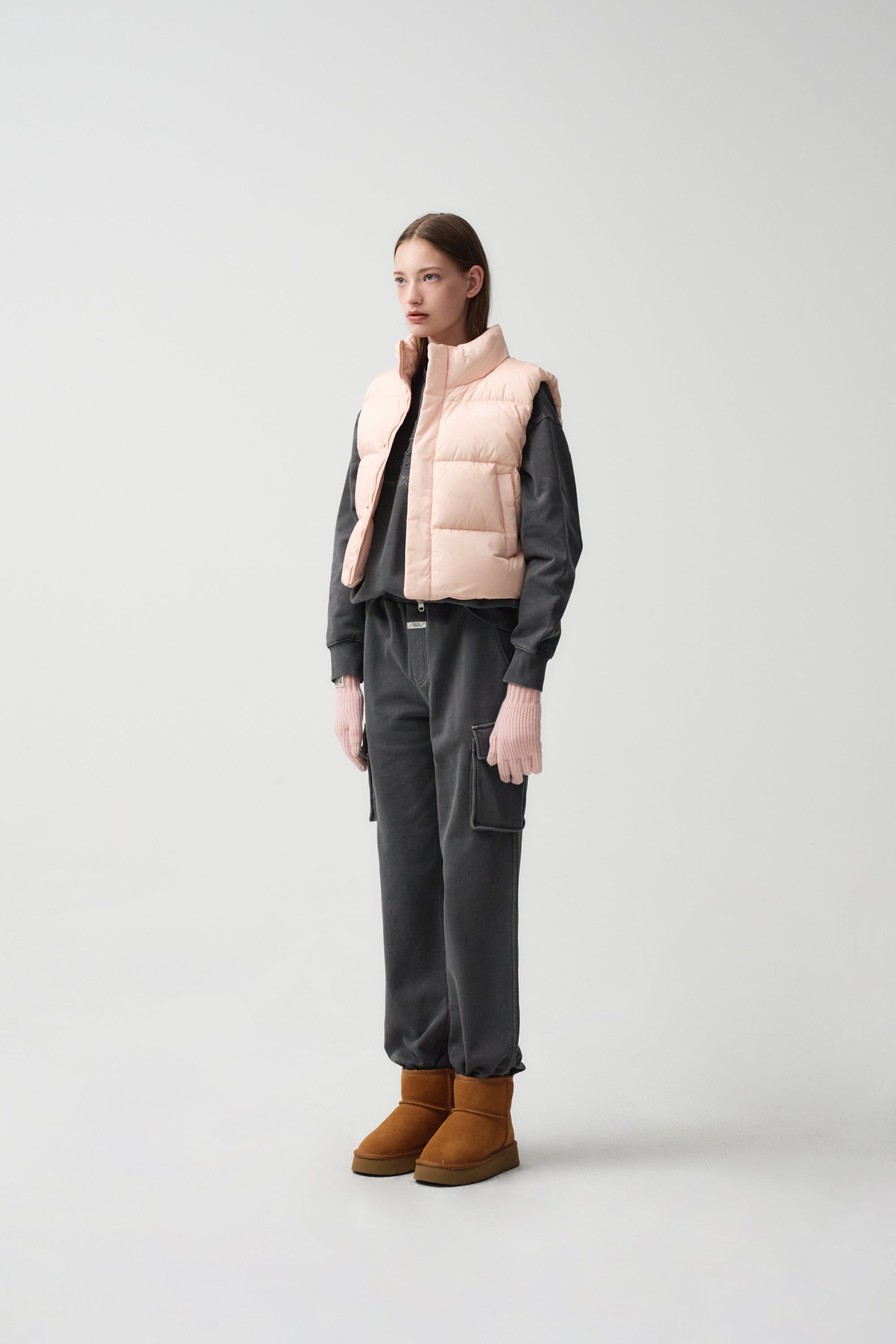 W Classic Logo Duck Down Crop Vest Pink