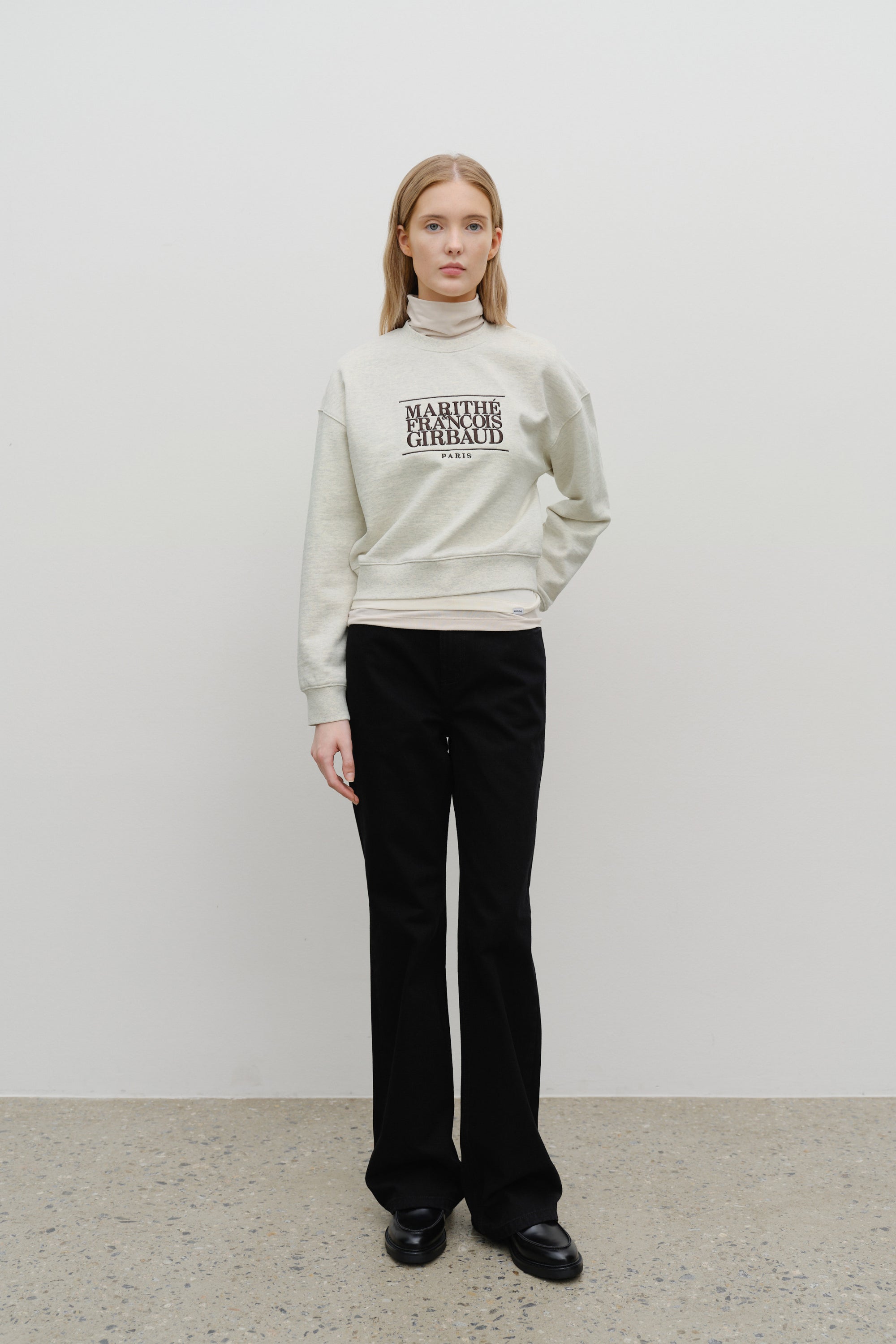 W Classic Logo Crop Sweatshirt Oatmeal