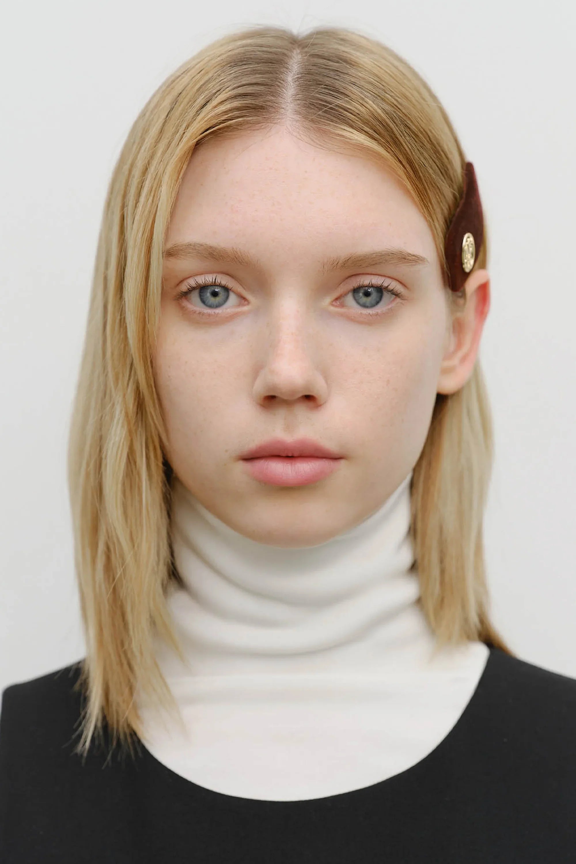 Circle Logo Velvet Hair Pin Burgundy