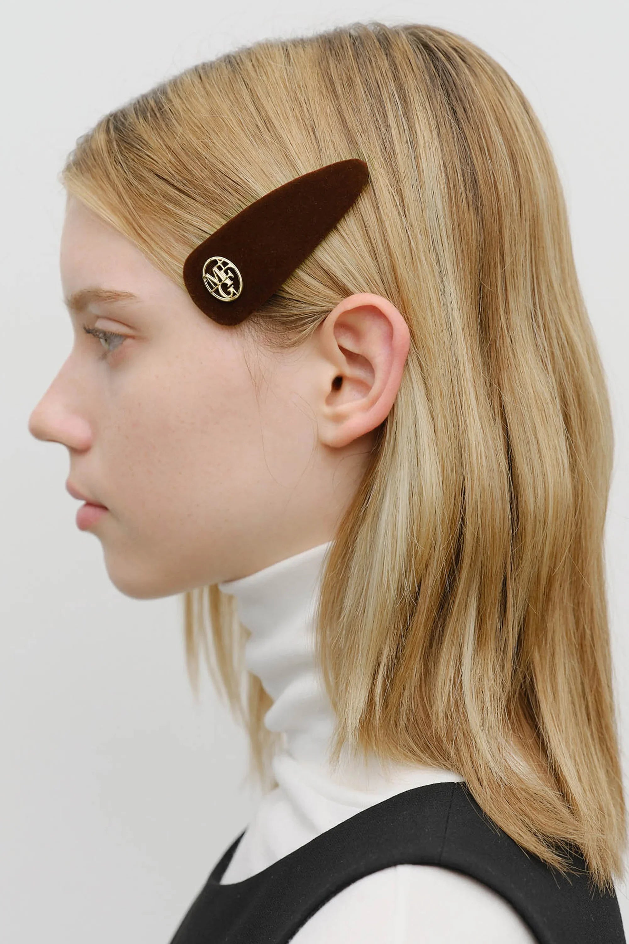 Circle Logo Velvet Hair Pin Burgundy