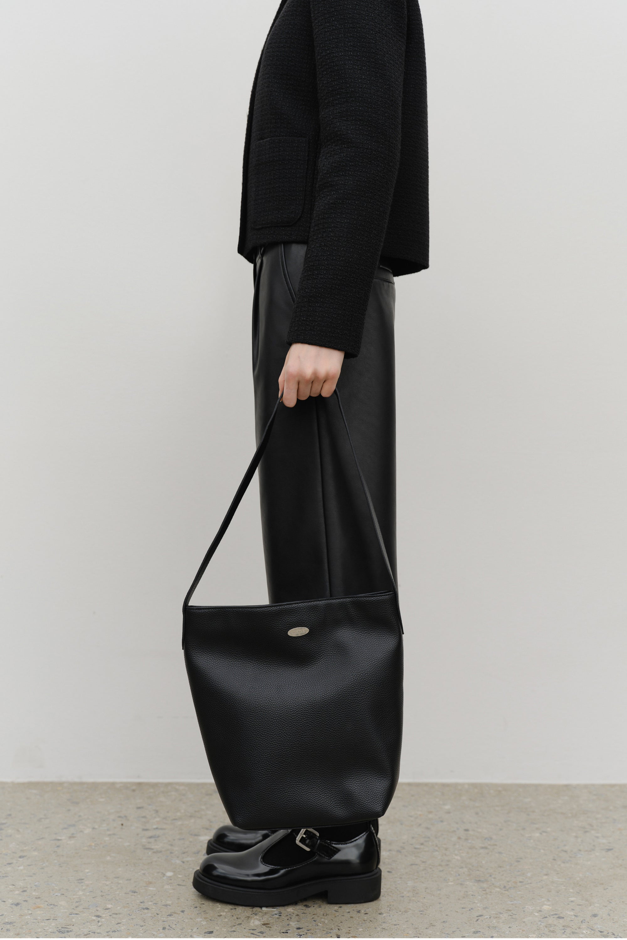 Classic Logo Bucket Bag Black