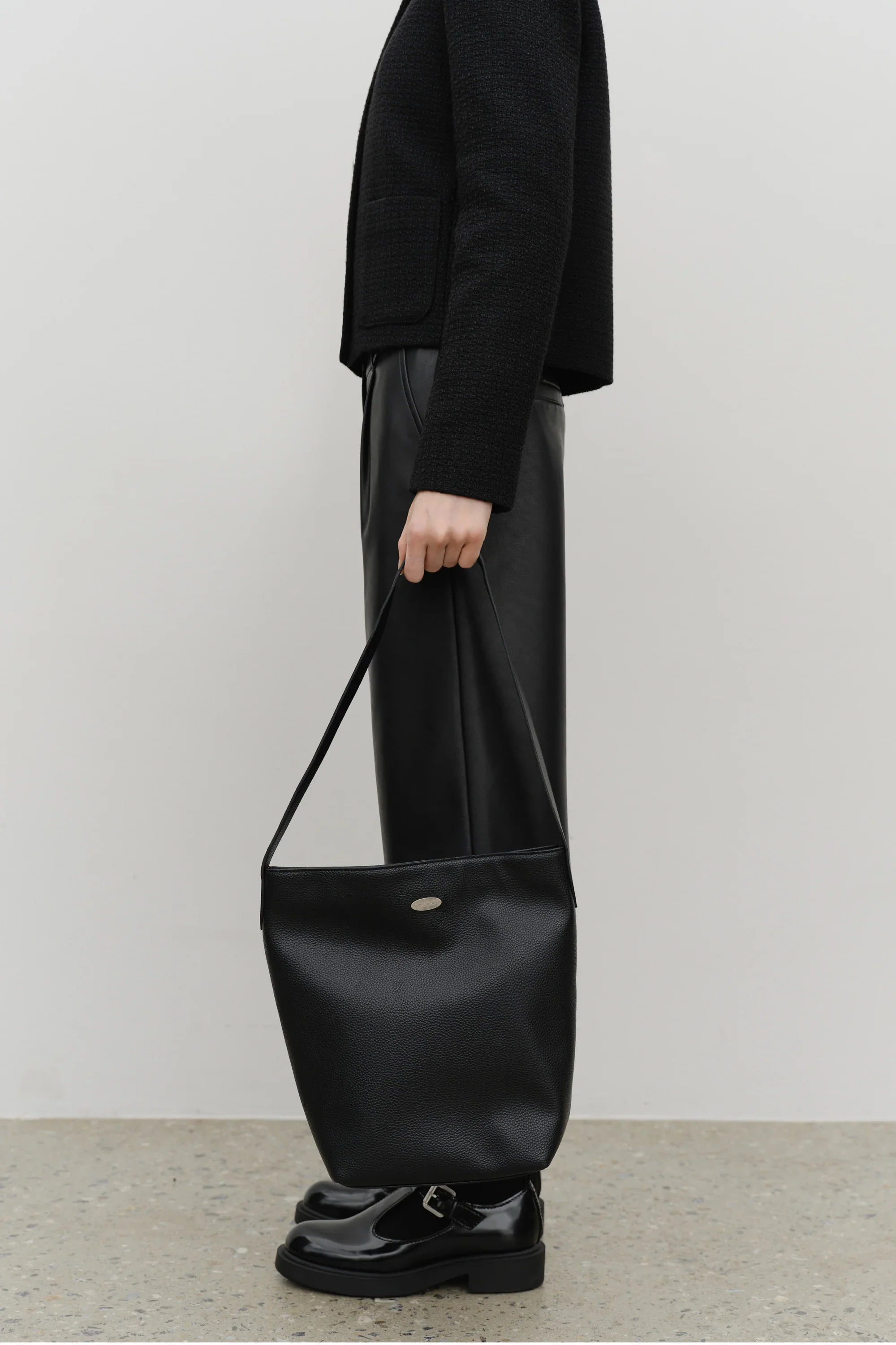 Classic Logo Bucket Bag Black