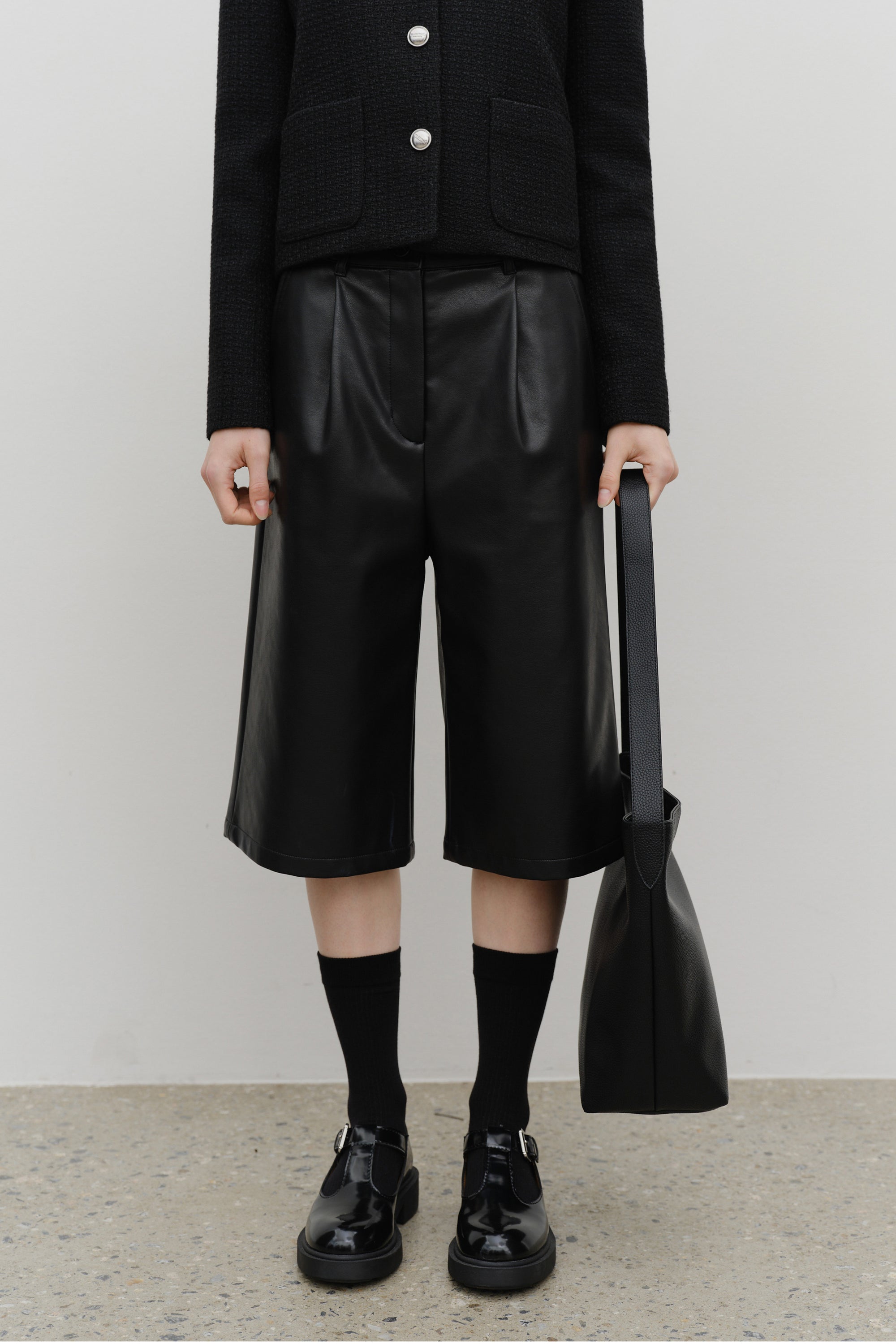 Classic Logo Bucket Bag Black