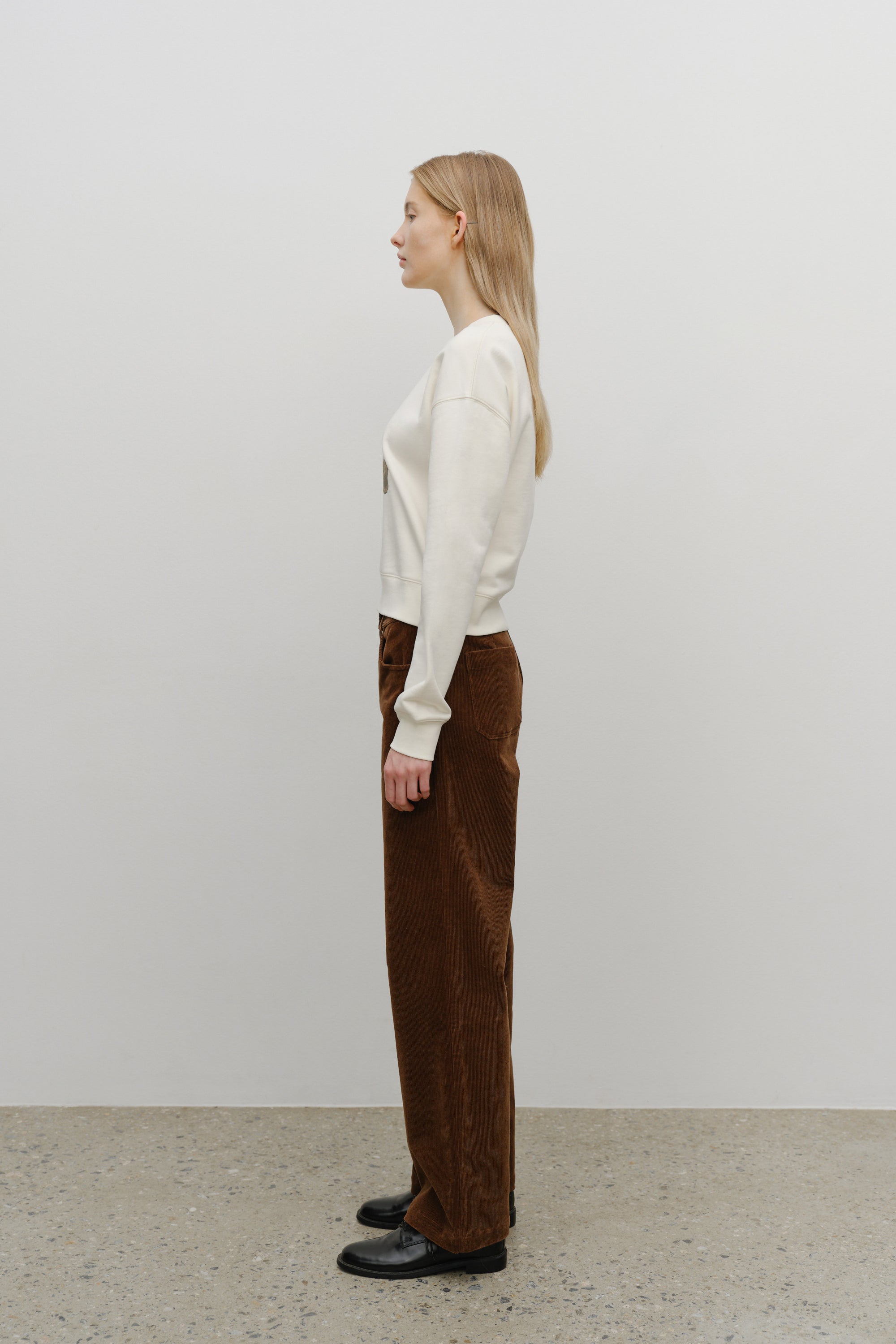 W Doodle Bear Crop Sweatshirt Ivory
