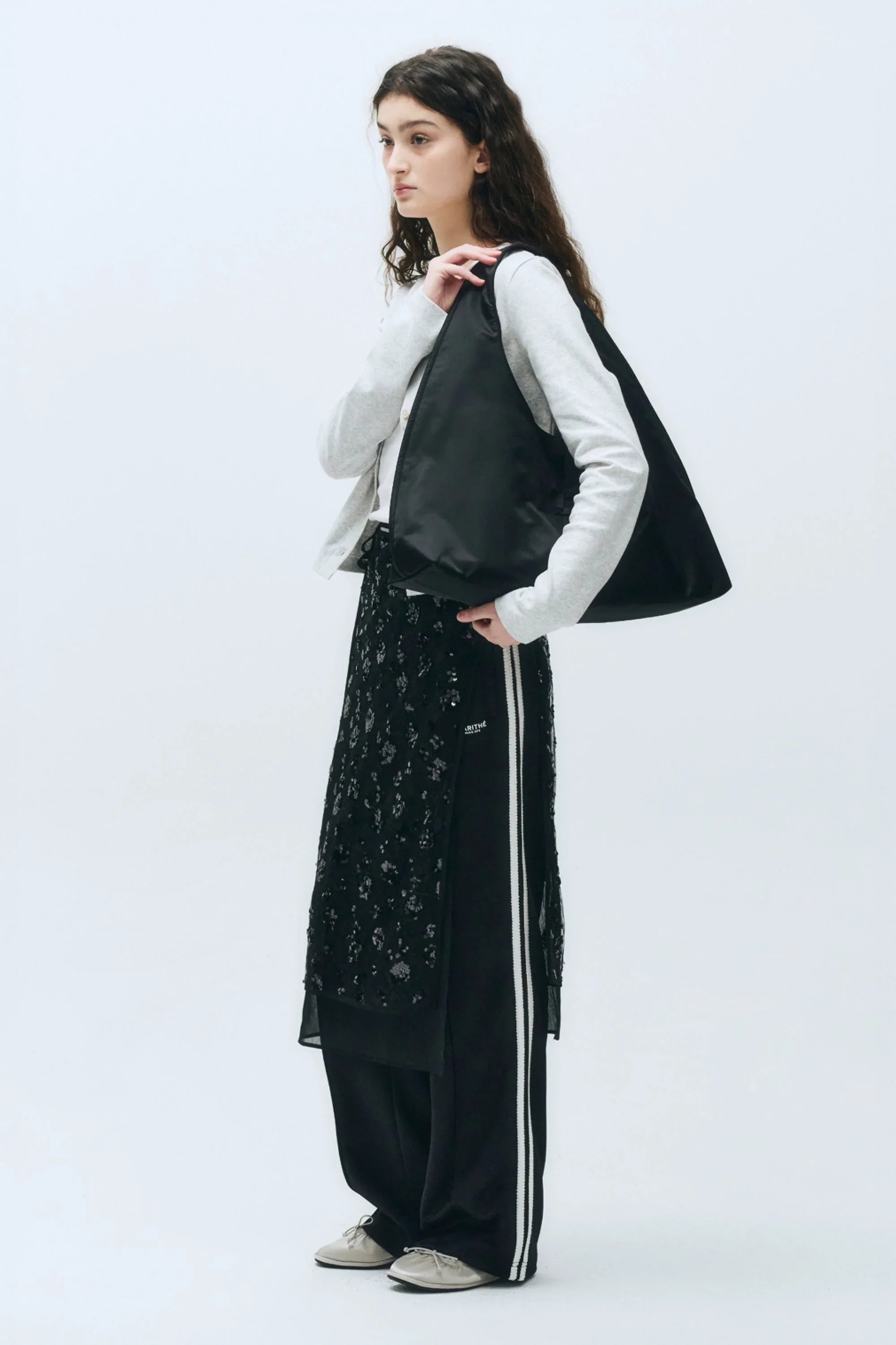 Classic Logo Big Shoulder Bag Black