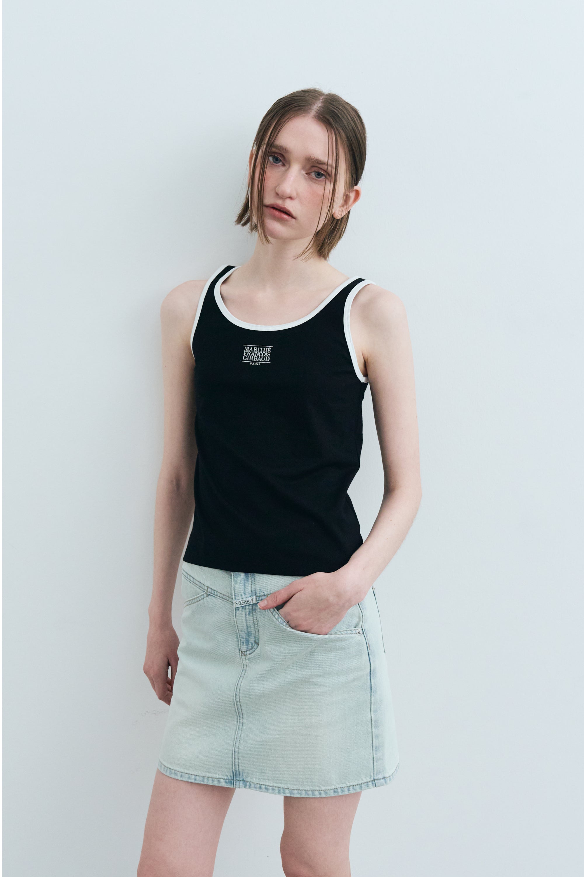 W Classic Logo Sleeveless Black