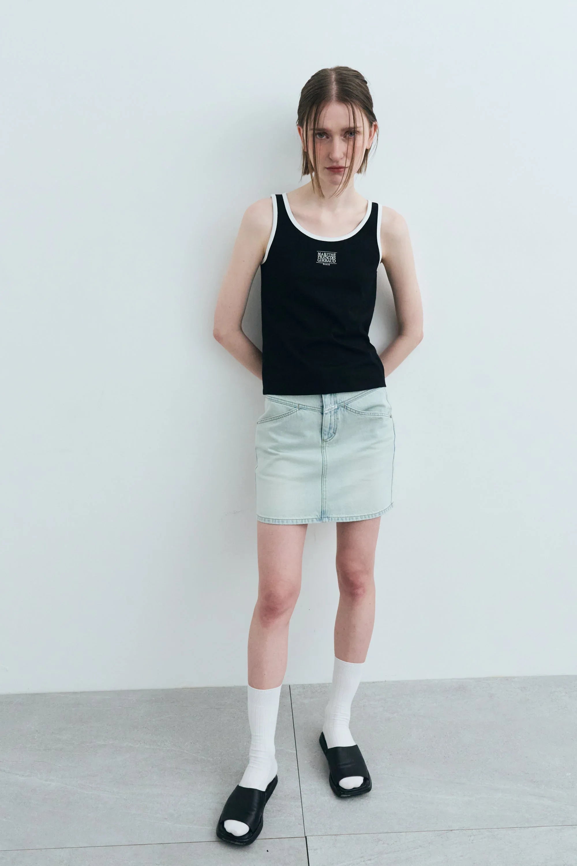 W Classic Logo Sleeveless Black