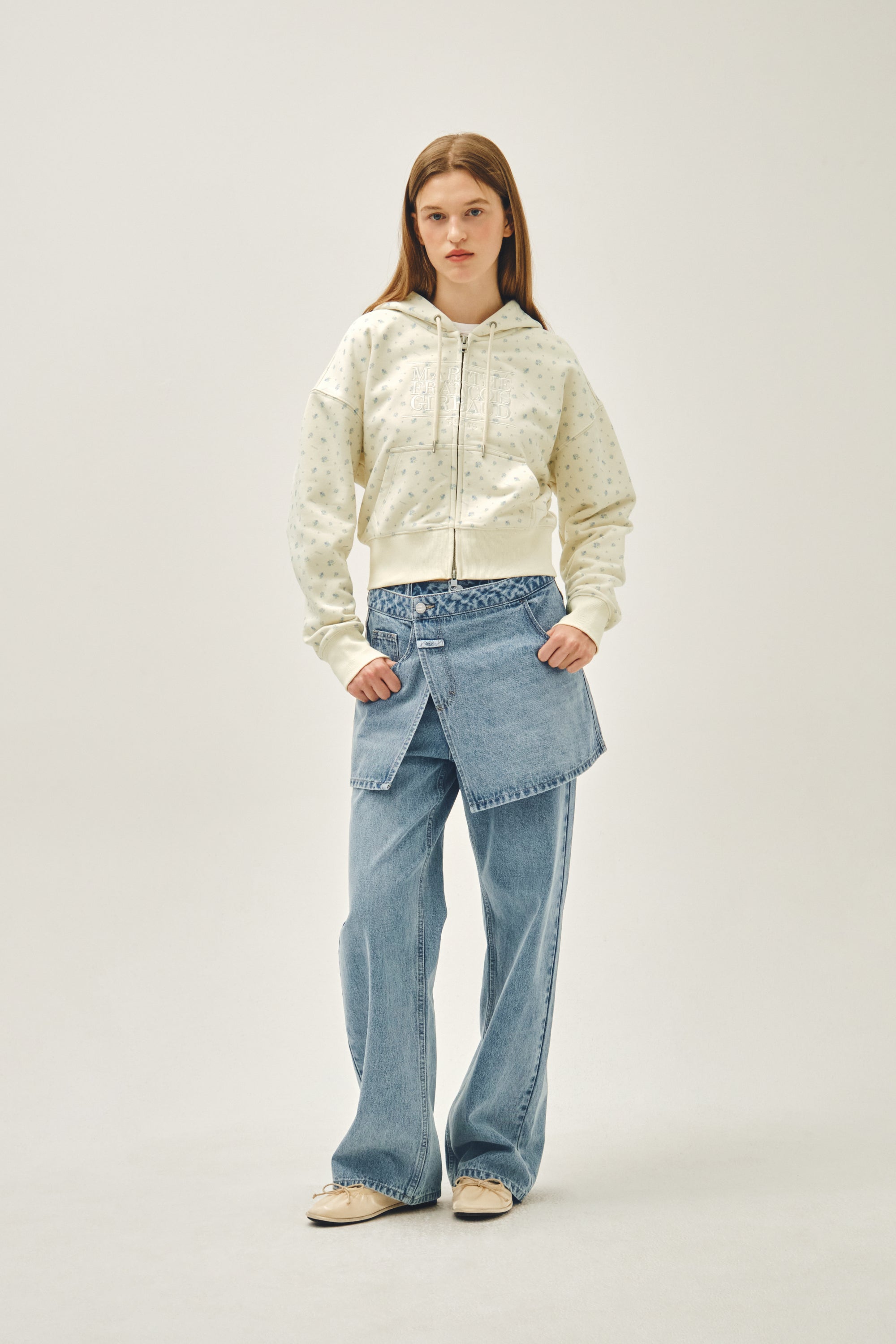 W Classic Logo Crop Hoodie Zipup Ivory