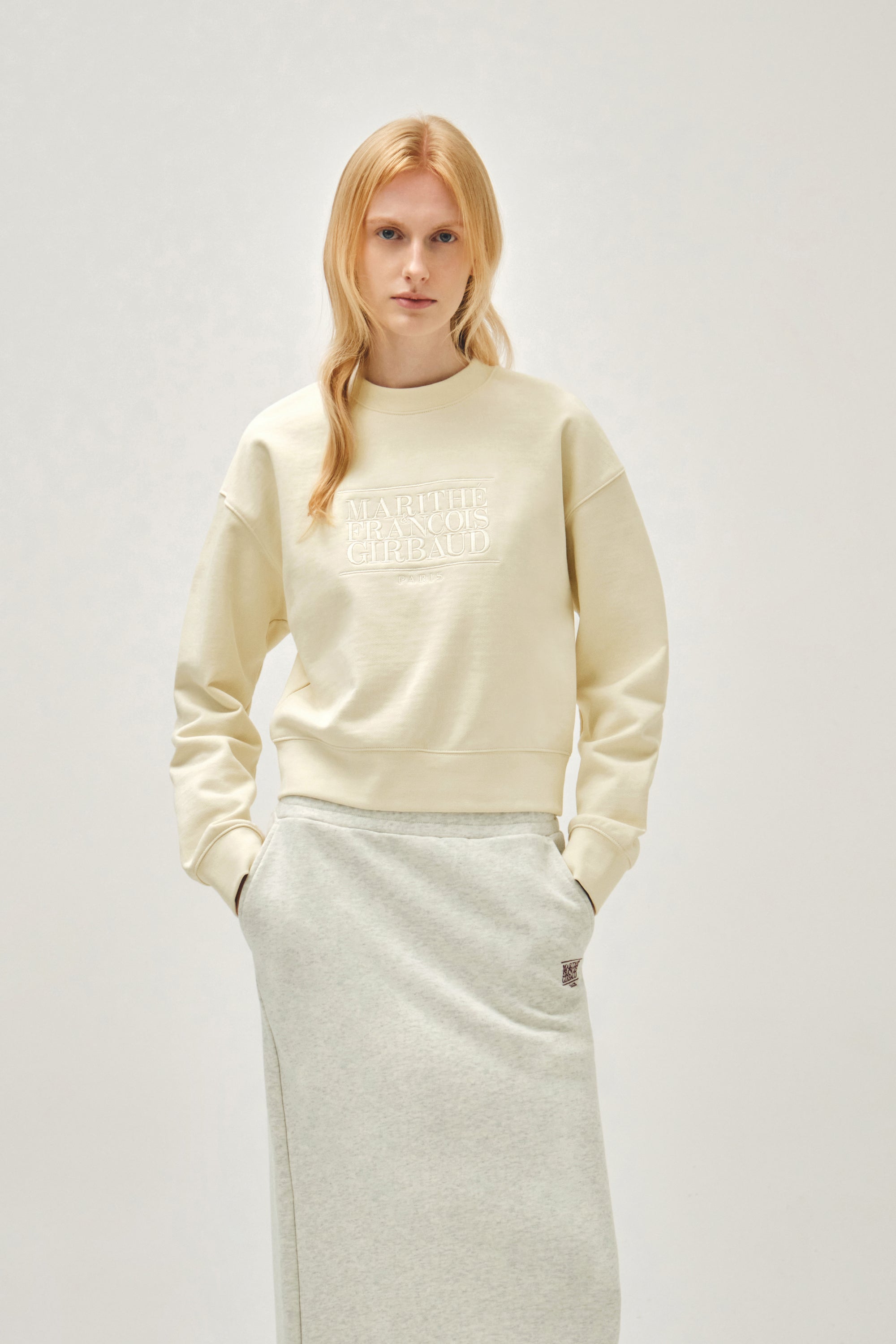 W Classic Logo Crop Sweatshirt Ivory
