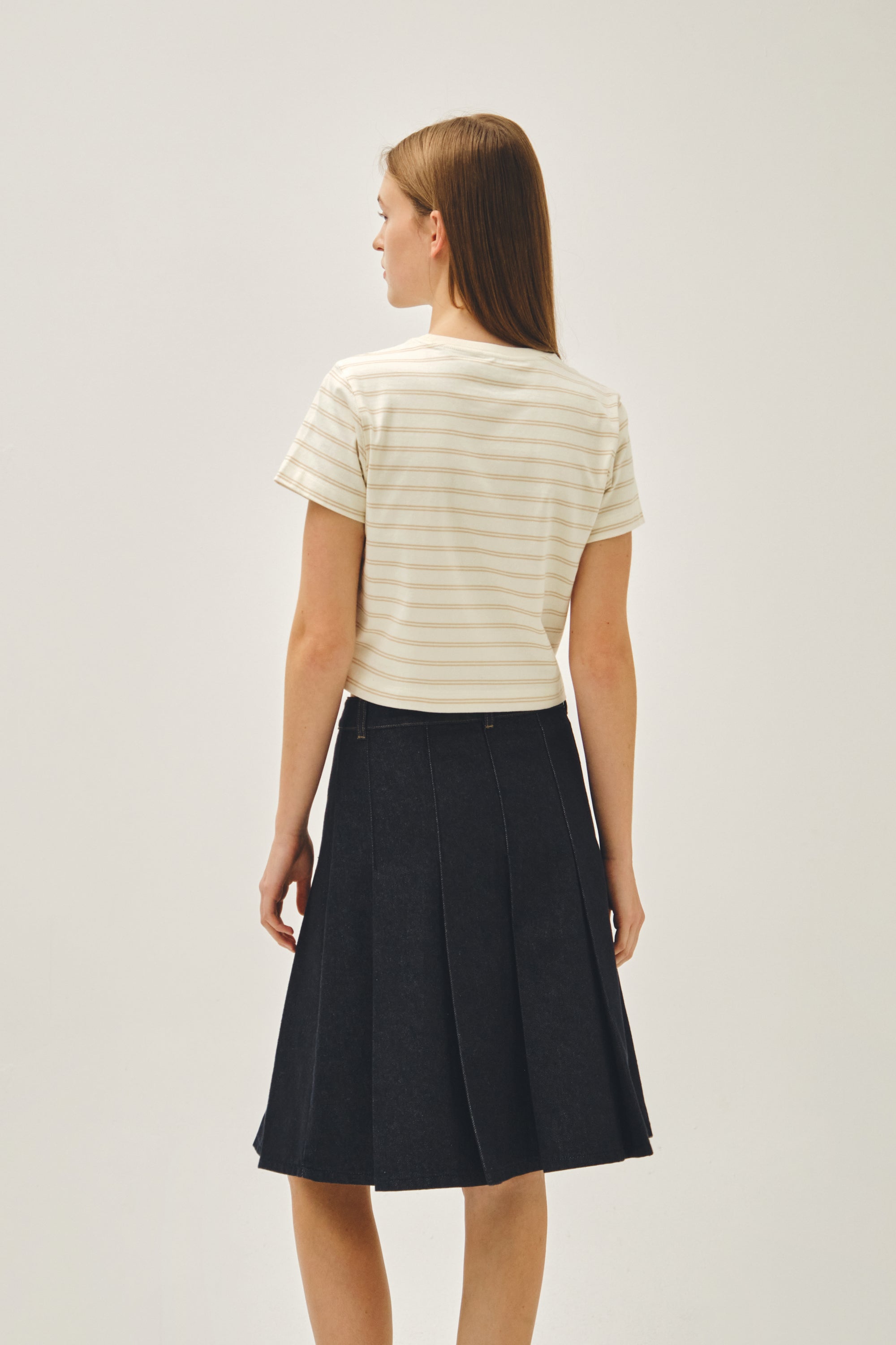 W Classic Logo Crop Tee Ivory