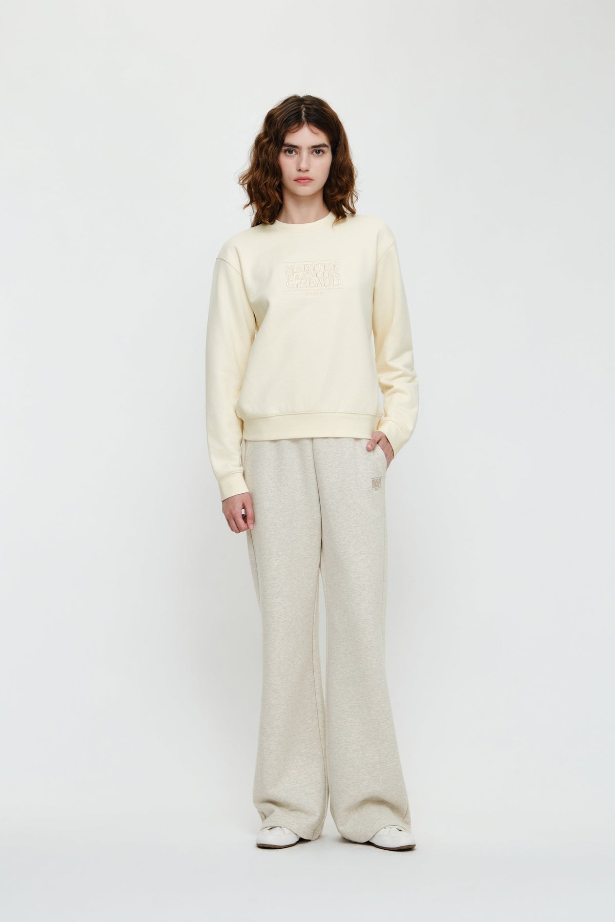 W Classic Logo Sweatshirt Cream