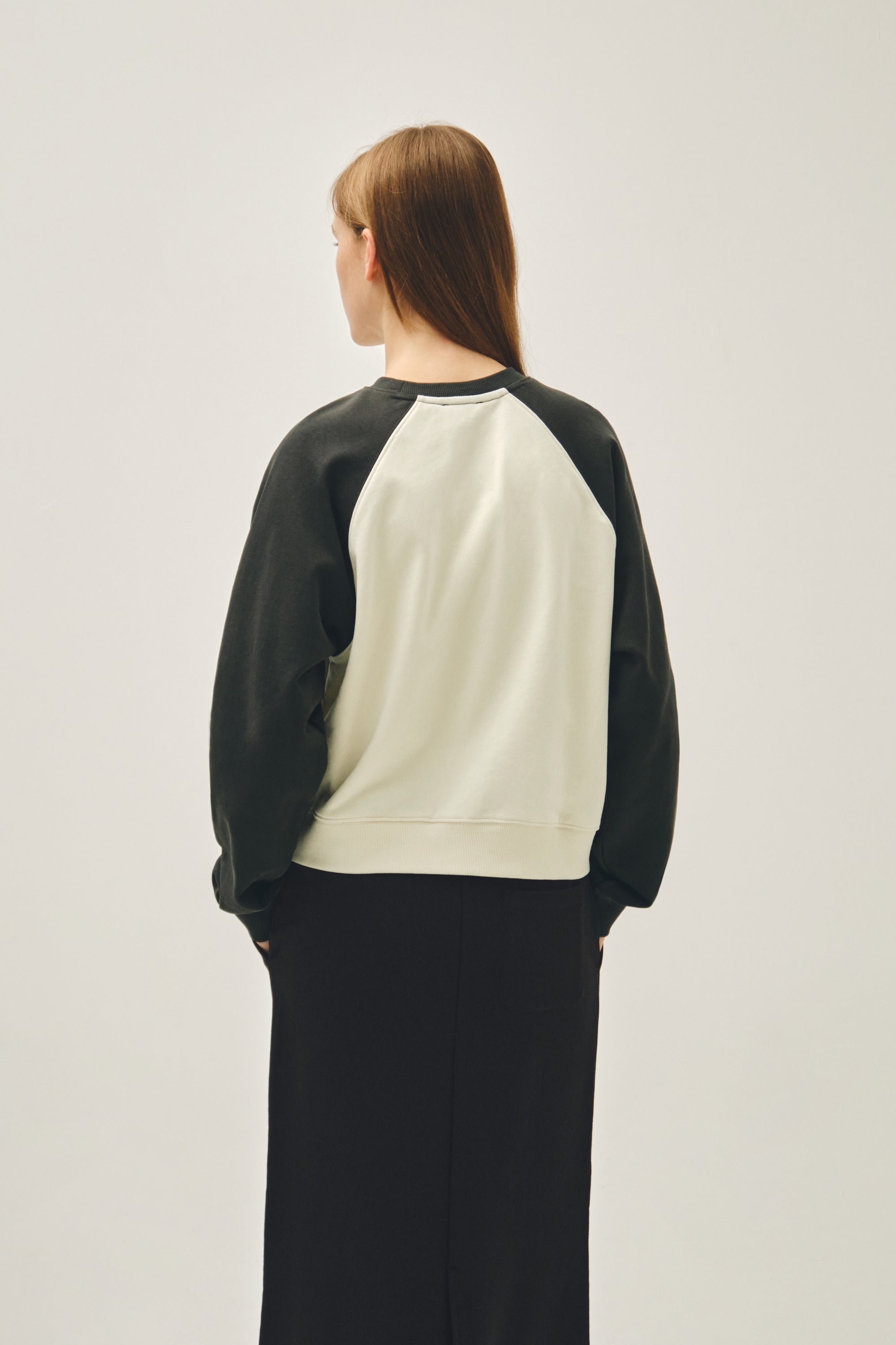 W Block Classic Logo Raglan Crop Sweatshirt Charcoal