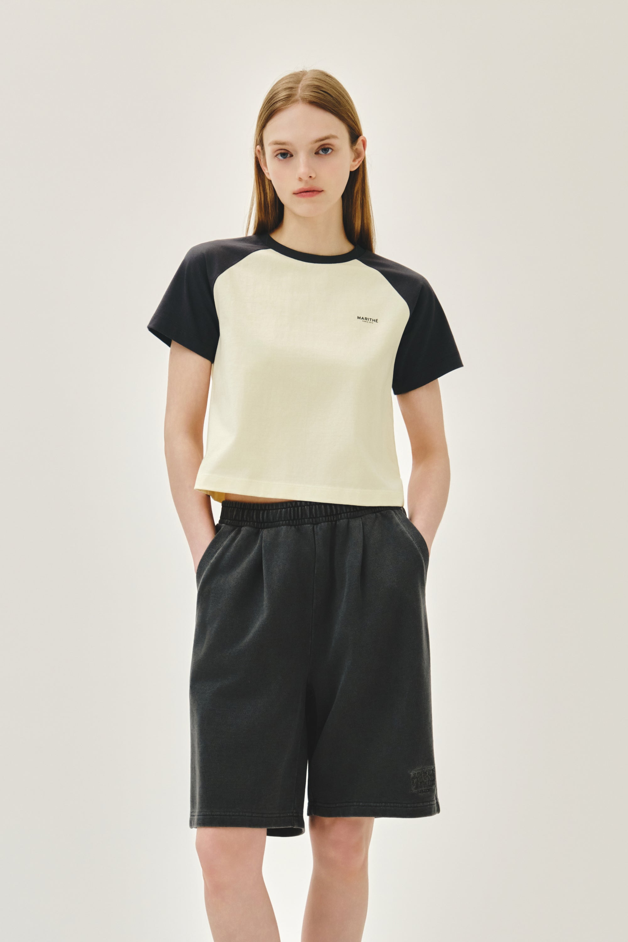 W Small Regular Logo Raglan Crop Tee Charcoal