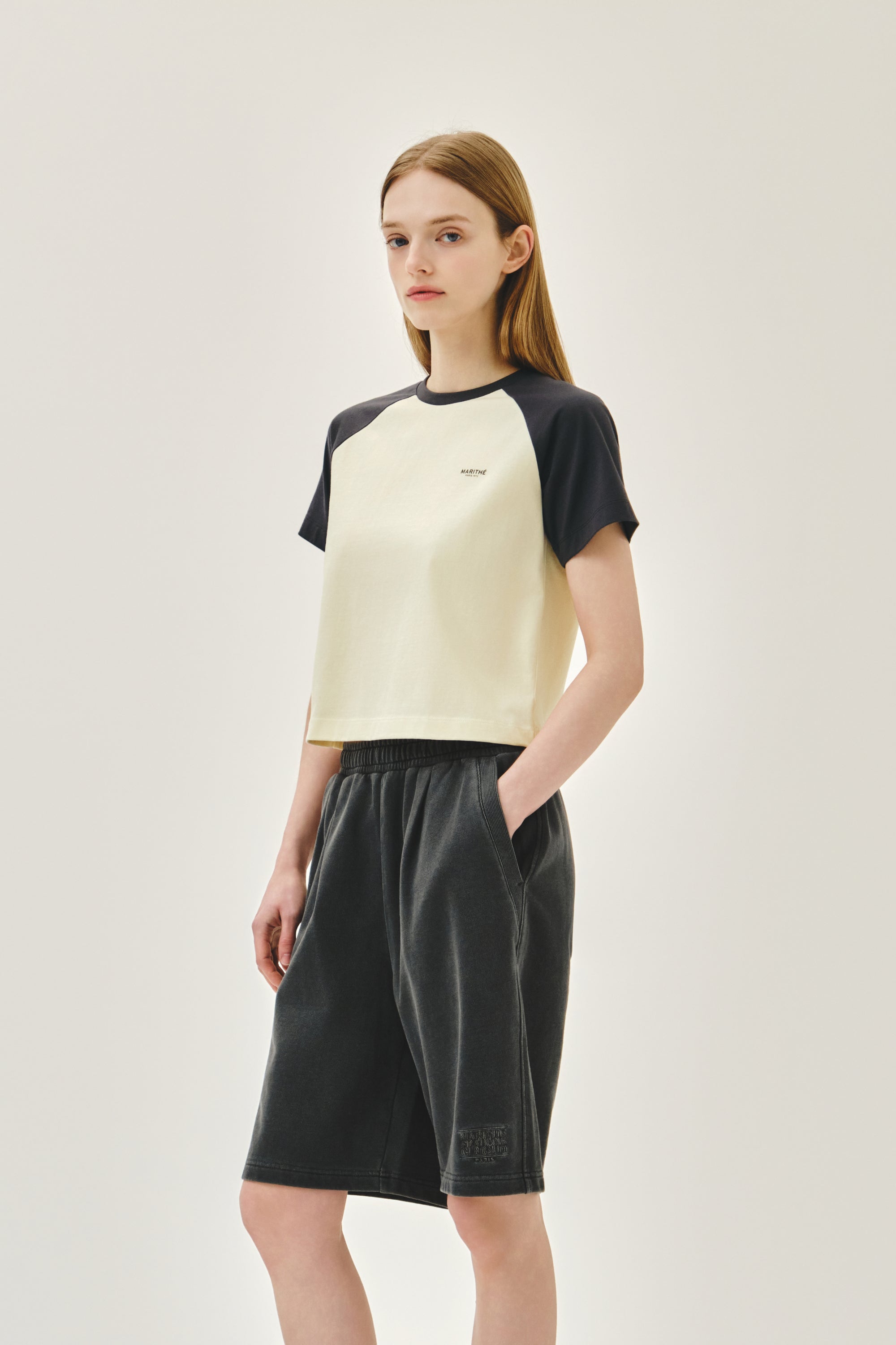 W Small Regular Logo Raglan Crop Tee Charcoal