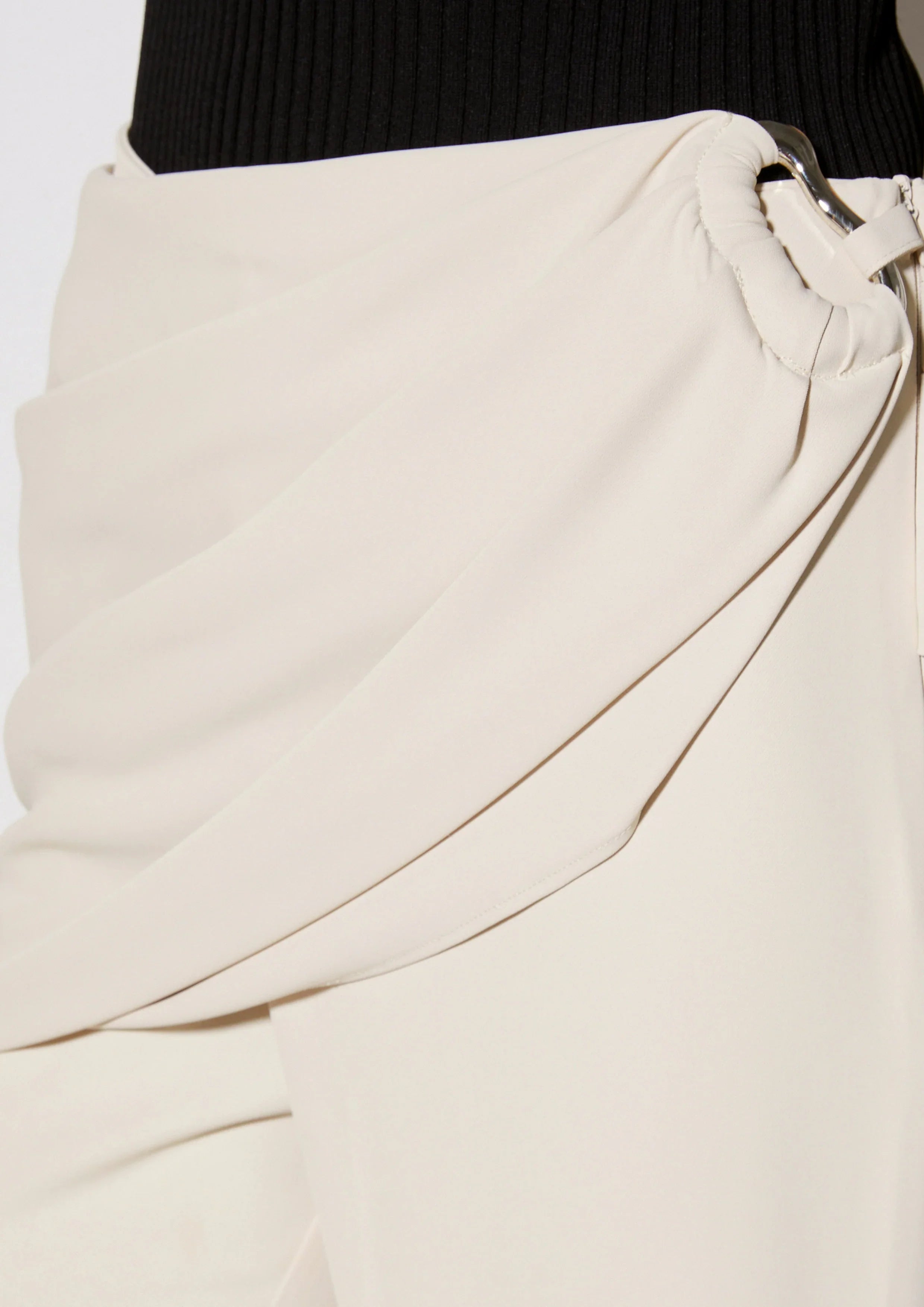 กางเกง ทรงขาบาน แต่งเอวพับ