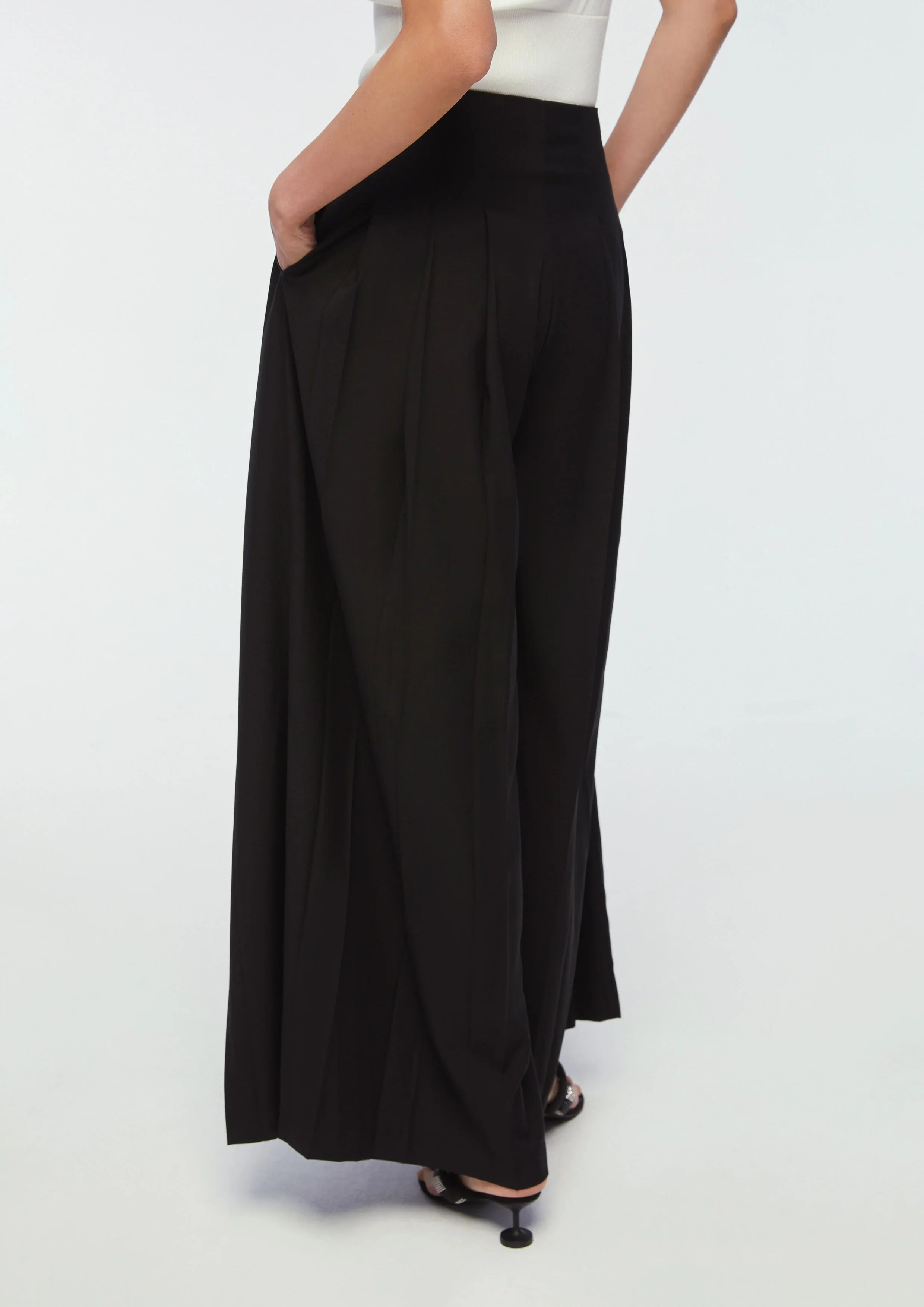 Pleated Long Pants