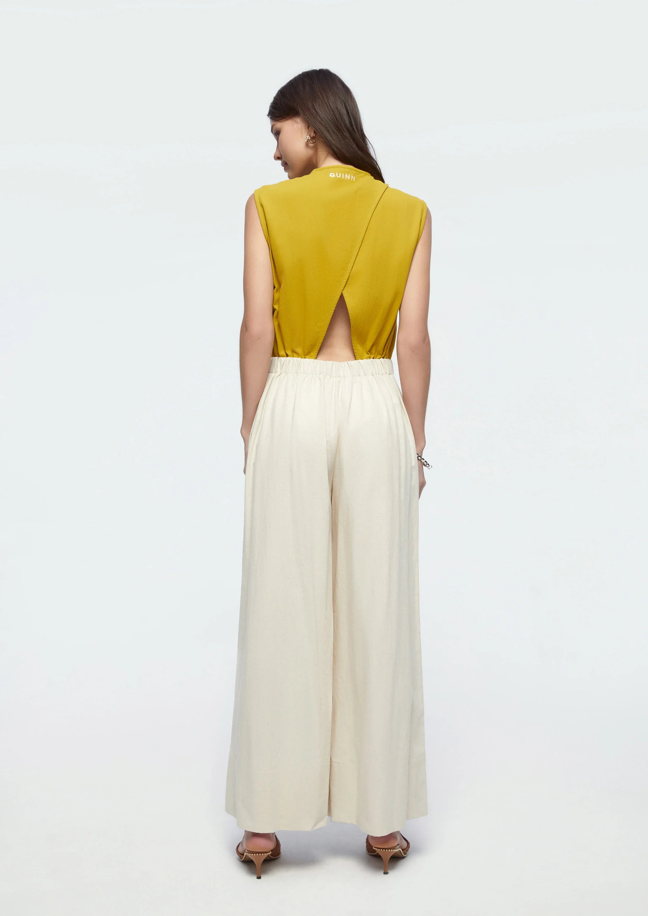 จัมพ์สููทแขนกุด