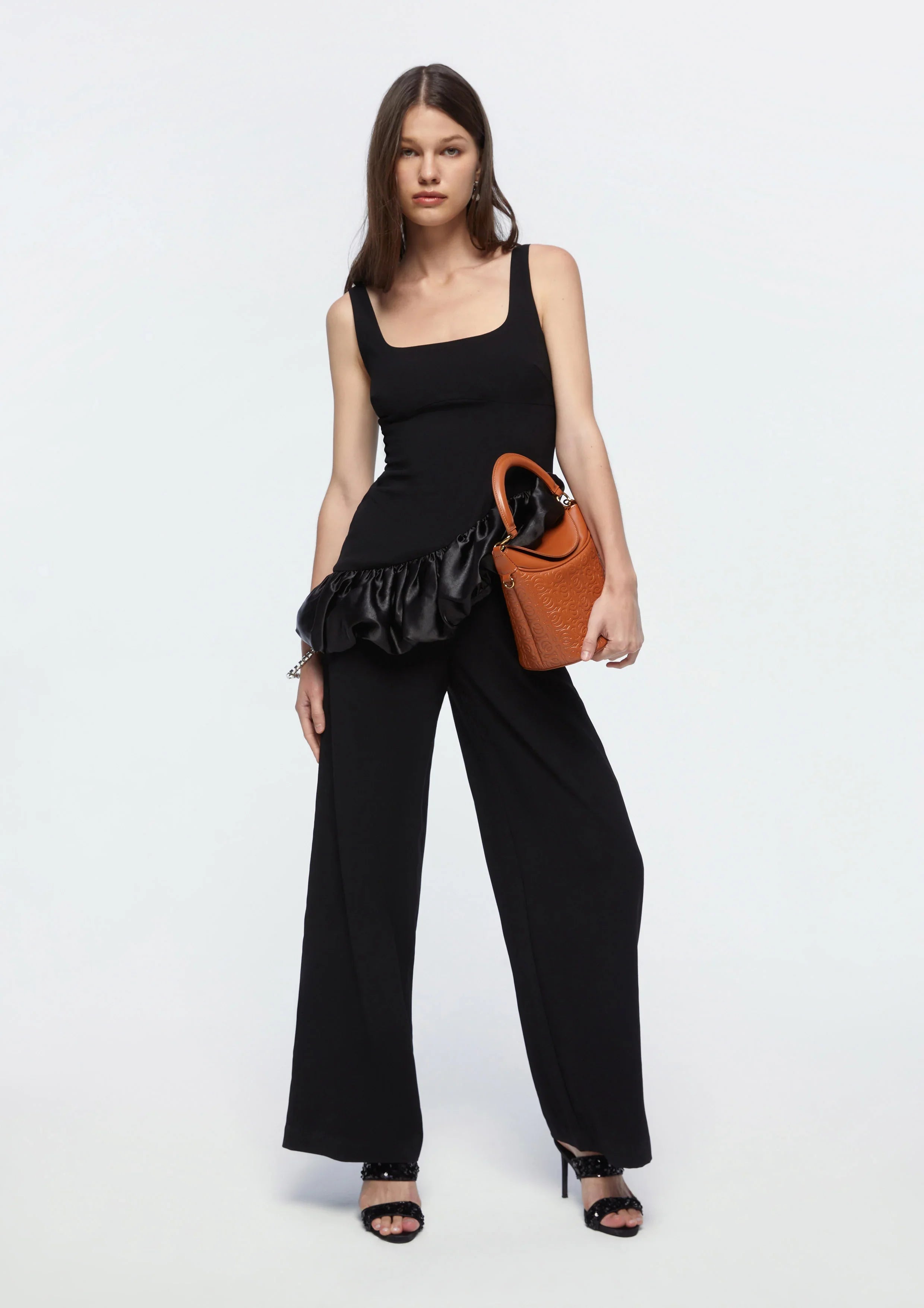 จัมพ์สูทแต่งผ้ารัฟเฟิล