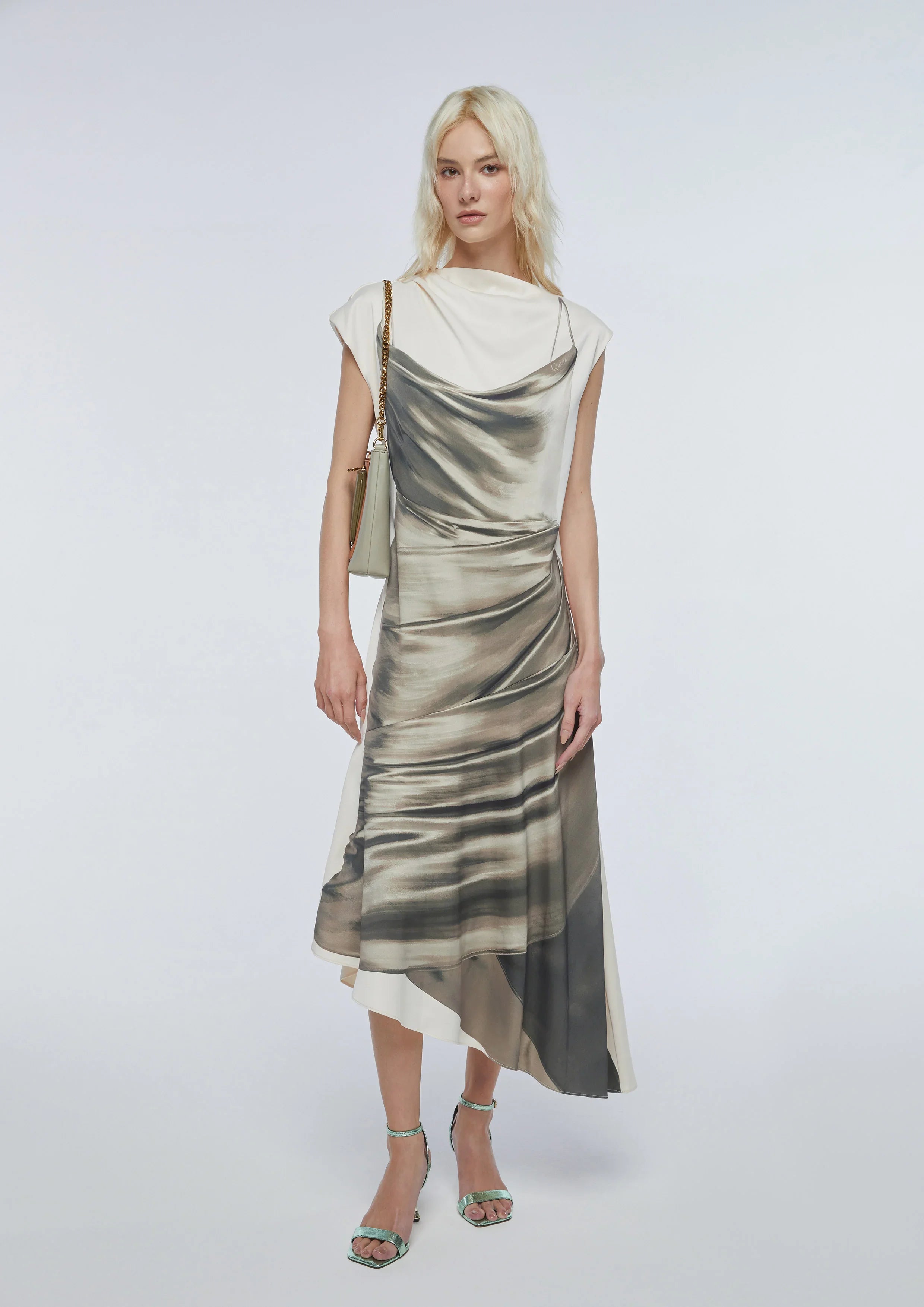 เดรสซาตินแขนเดี่ยวพิมพ์ลาย