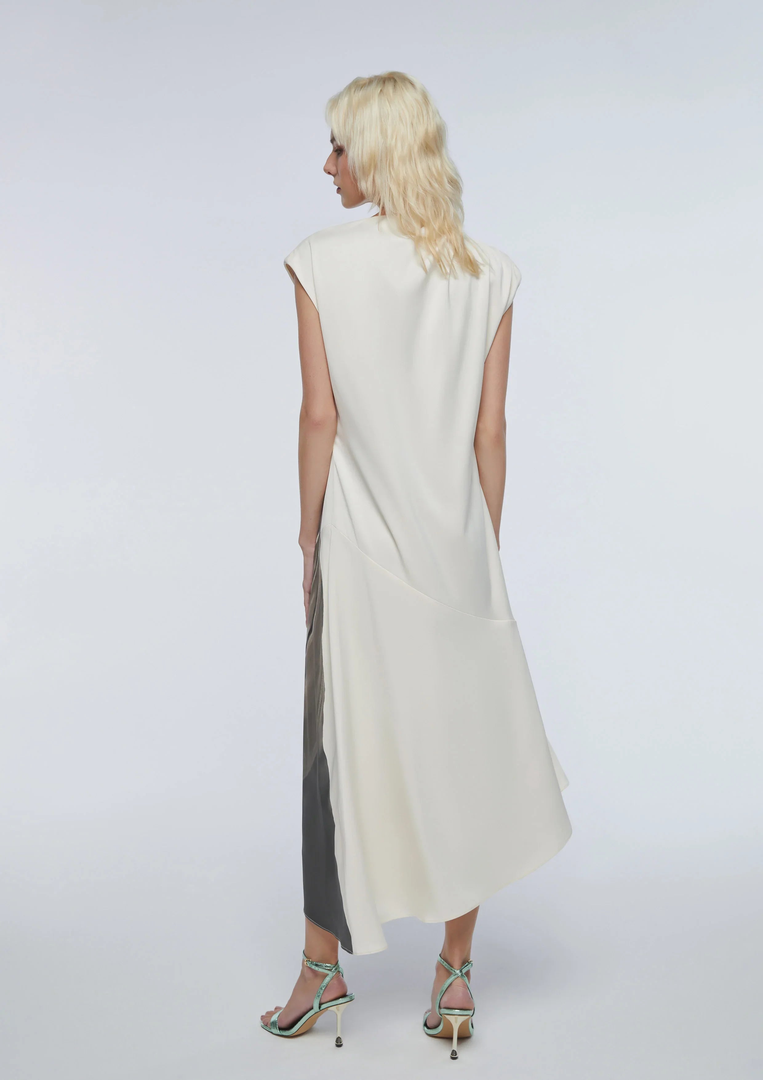 เดรสซาตินแขนเดี่ยวพิมพ์ลาย