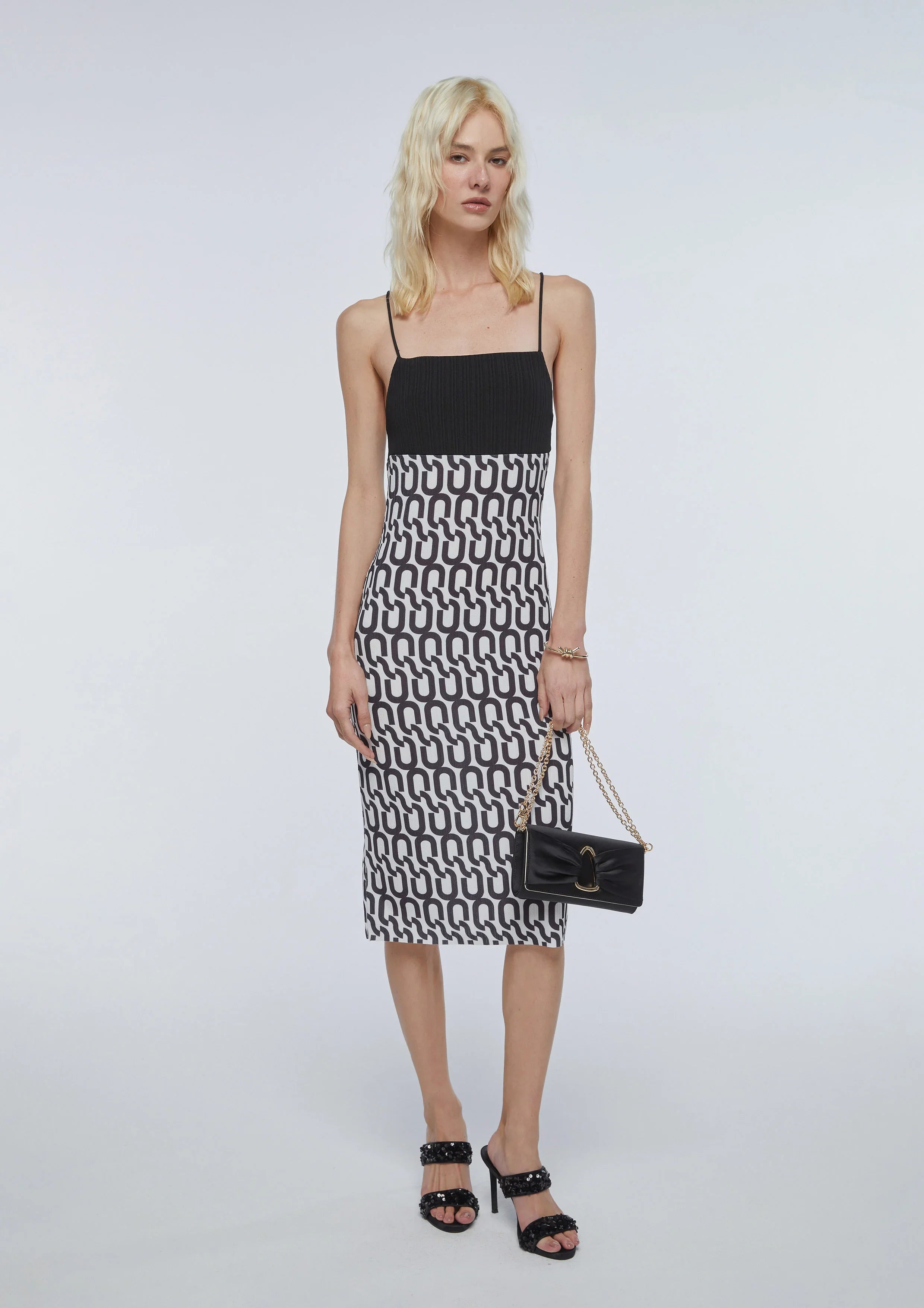 เดรสสั้นสายเสื้อพิมพ์ลายโมโนแกรม