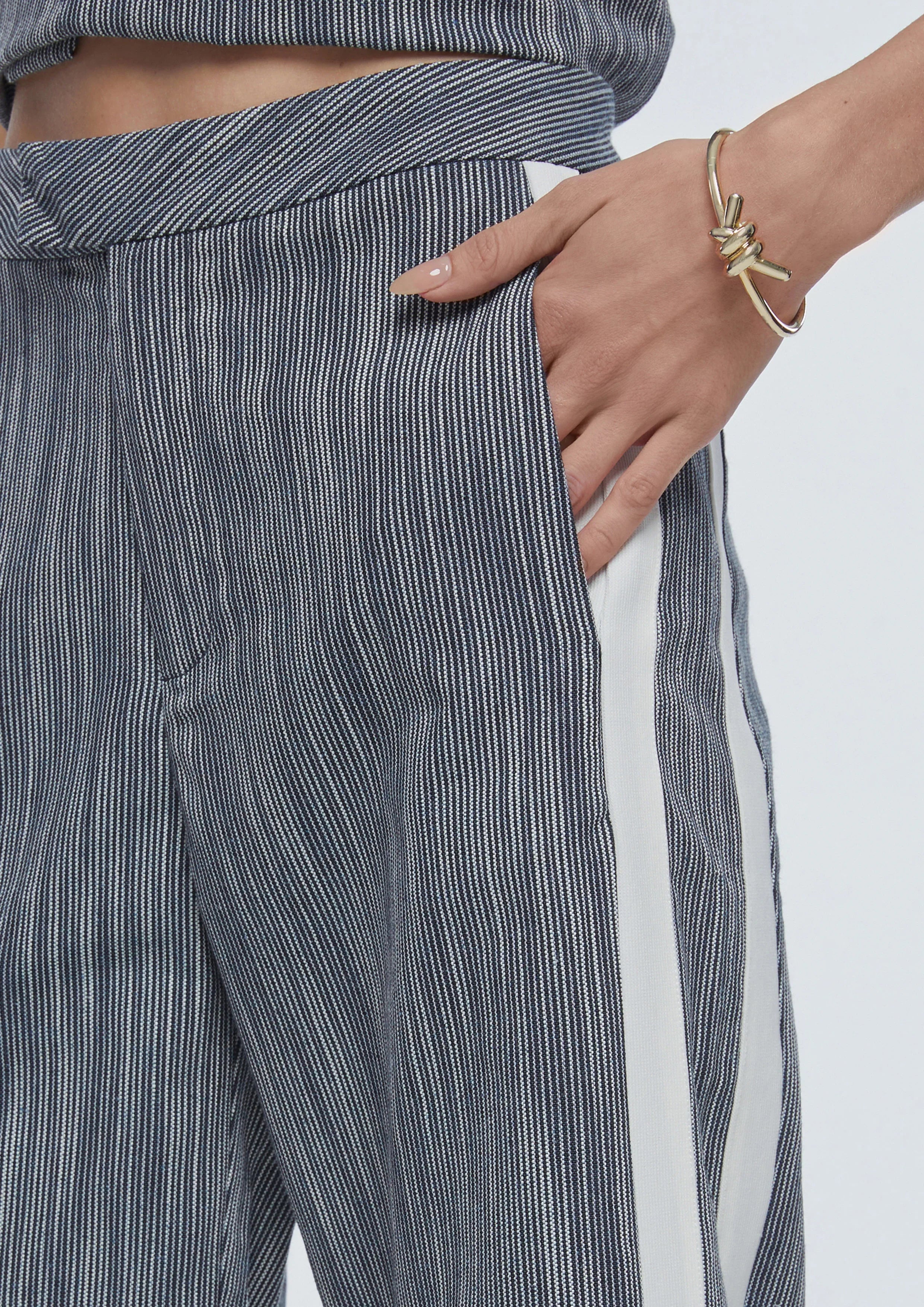 กางเกงขายาวลายทาง