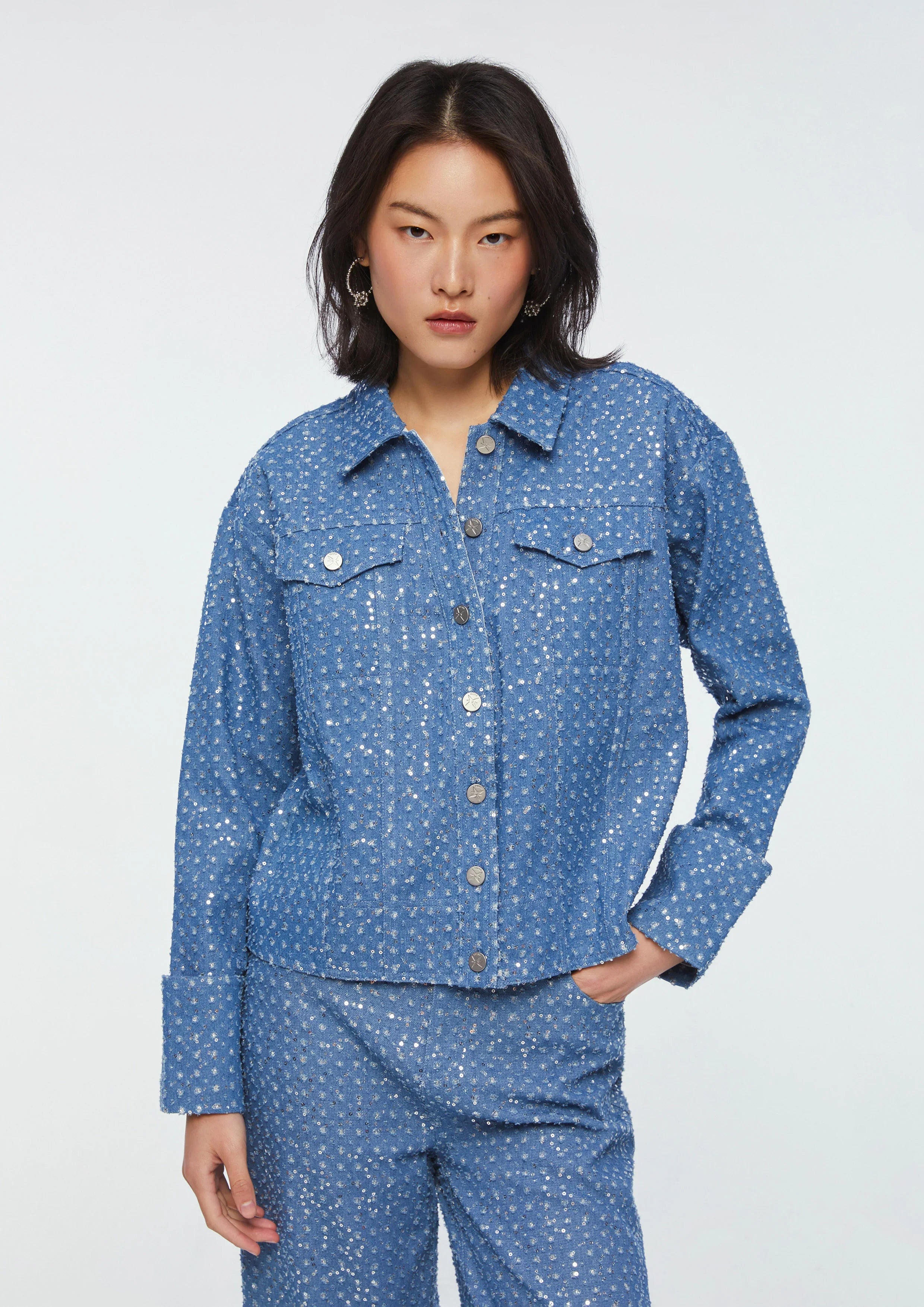 เสื้อแจ็คเก็ตเดนิมแต่งเลื่อม