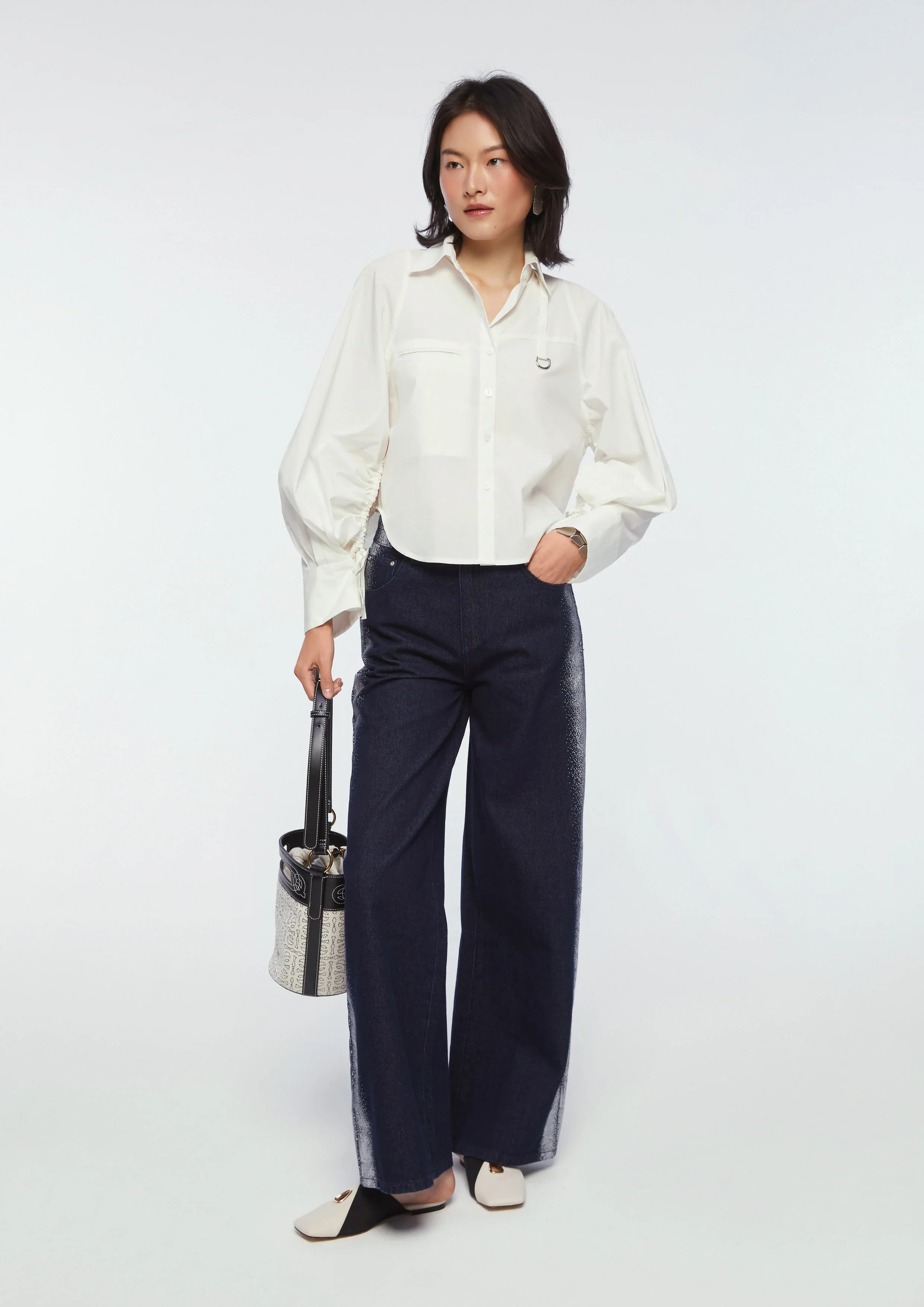 เสื้อเชิ้ตแขนยาวแต่งเชือกดึง