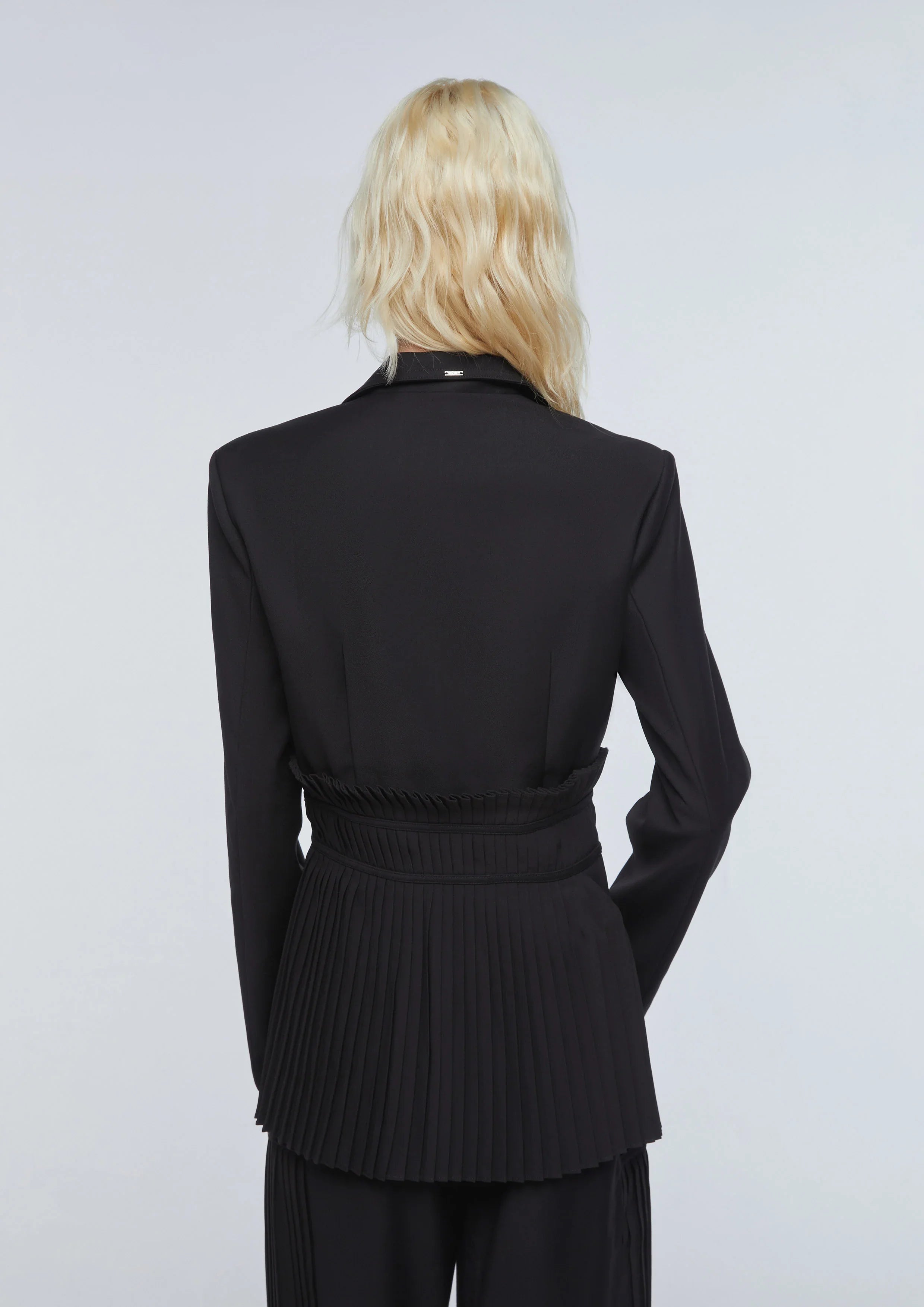 แจ็คเก็ตแขนยาวแต่งผ้าพลีท