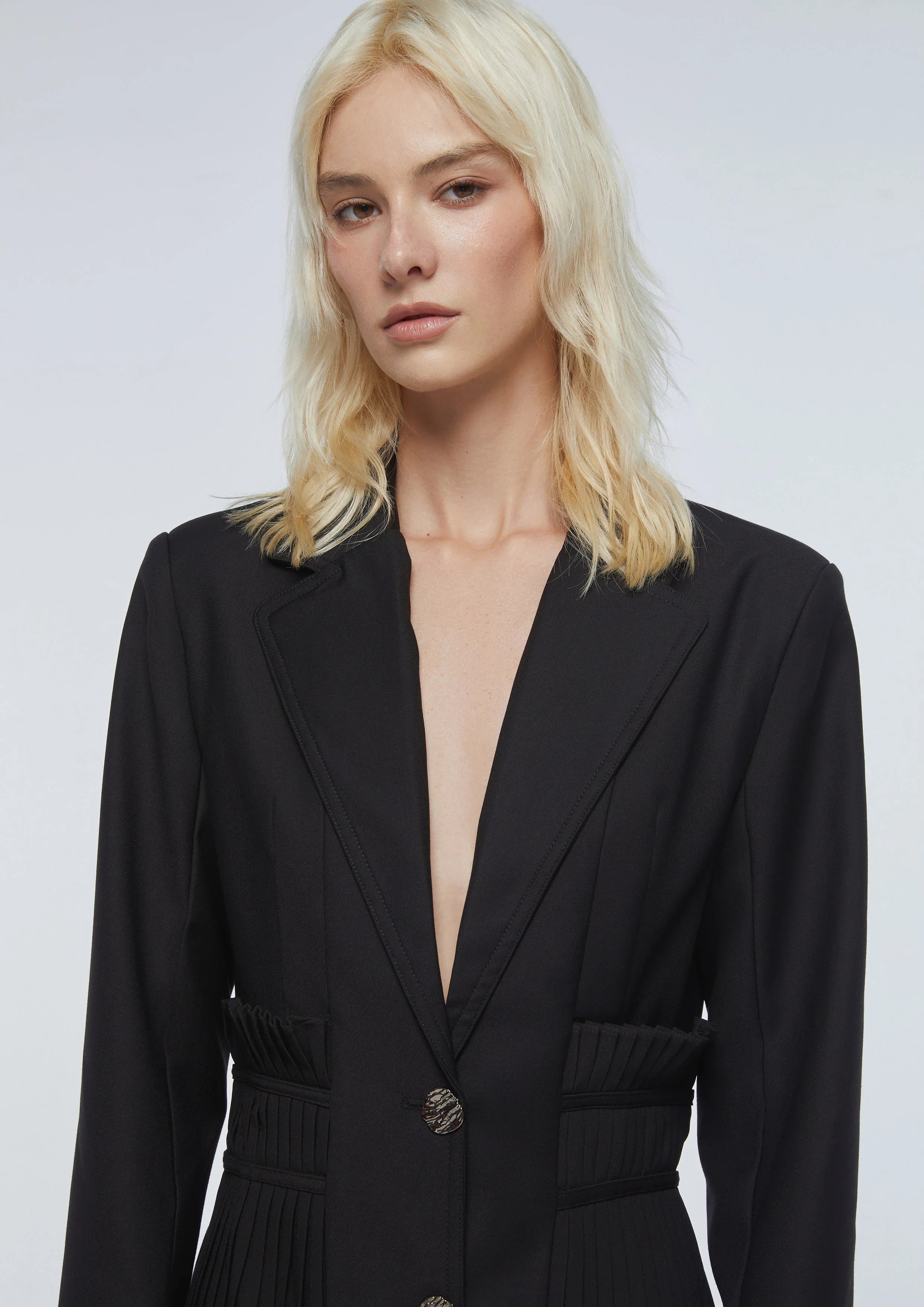 แจ็คเก็ตแขนยาวแต่งผ้าพลีท