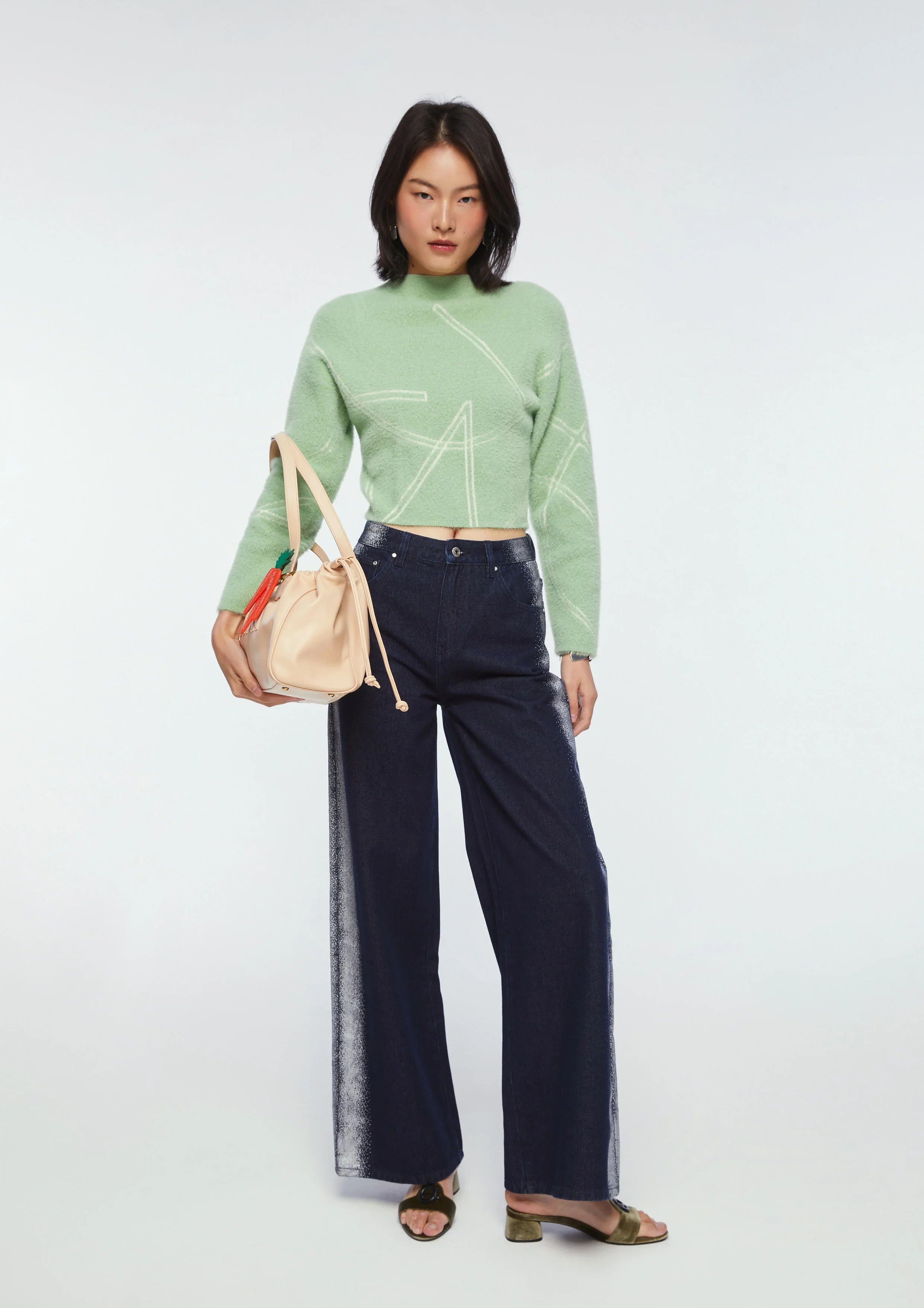 เสื้อกันหนาวแขนยาวปักลาย