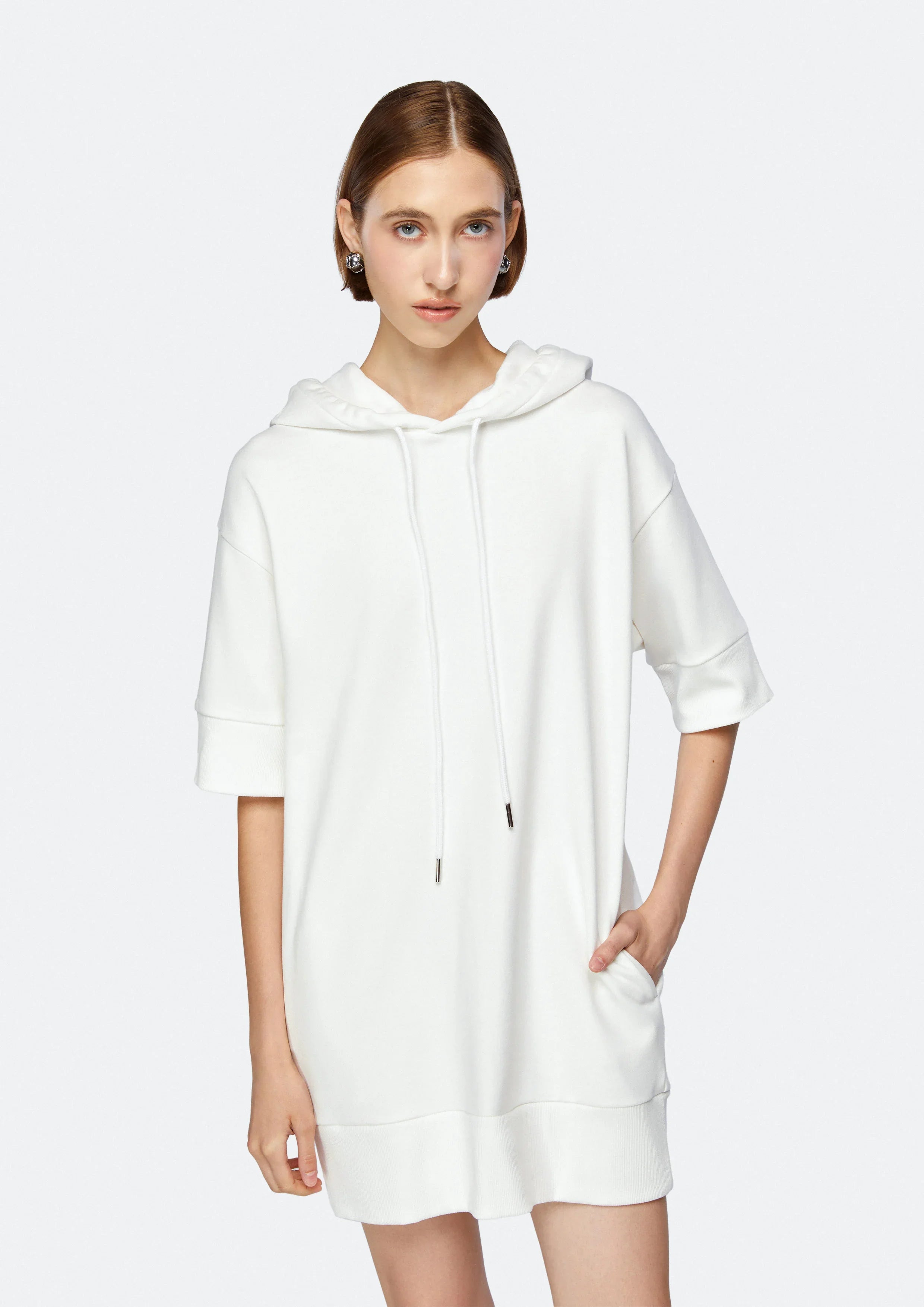 เดรสสั้นคอเสื้อฮู้ด