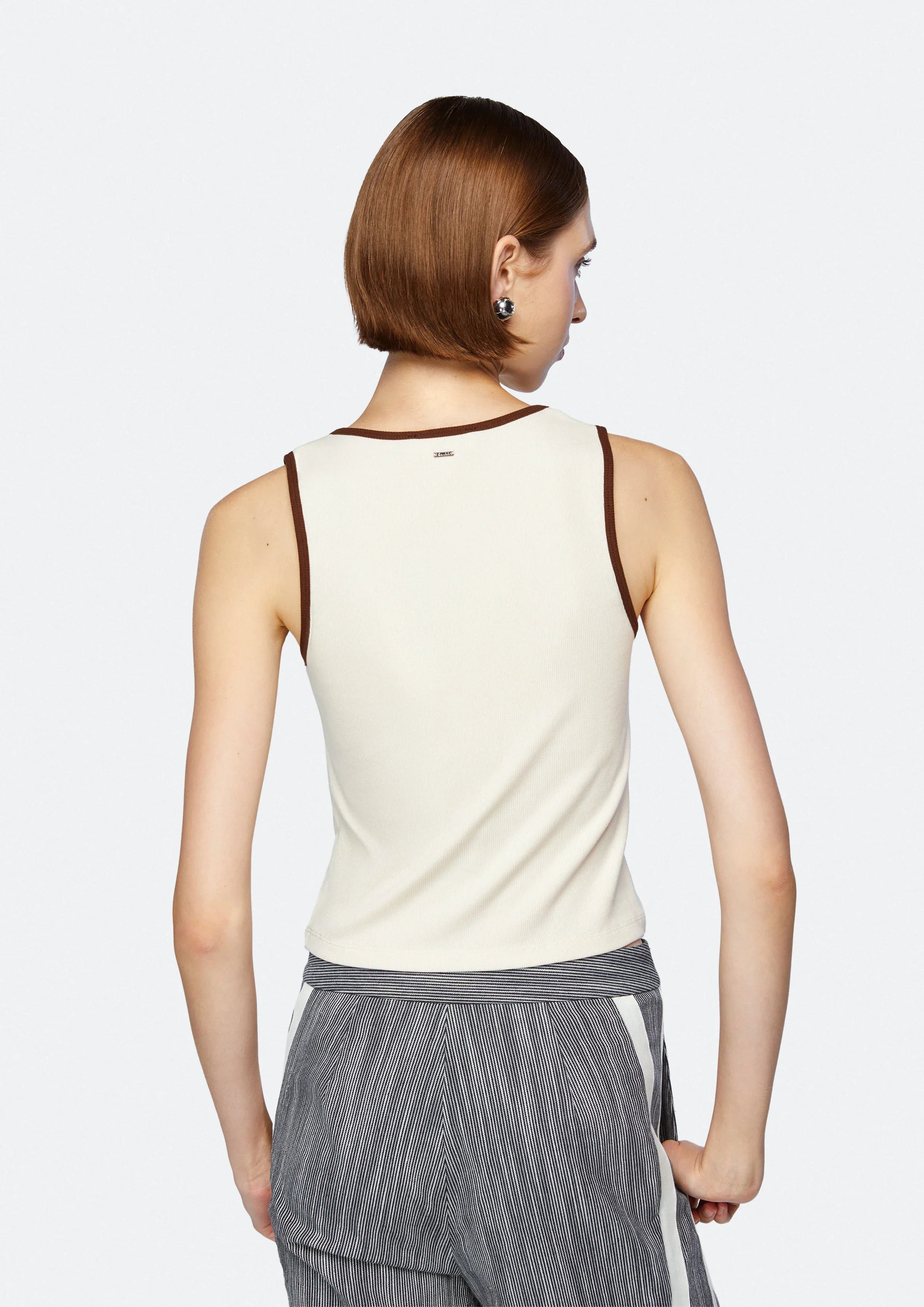 เสื้อกล้ามปักลายโลโก้