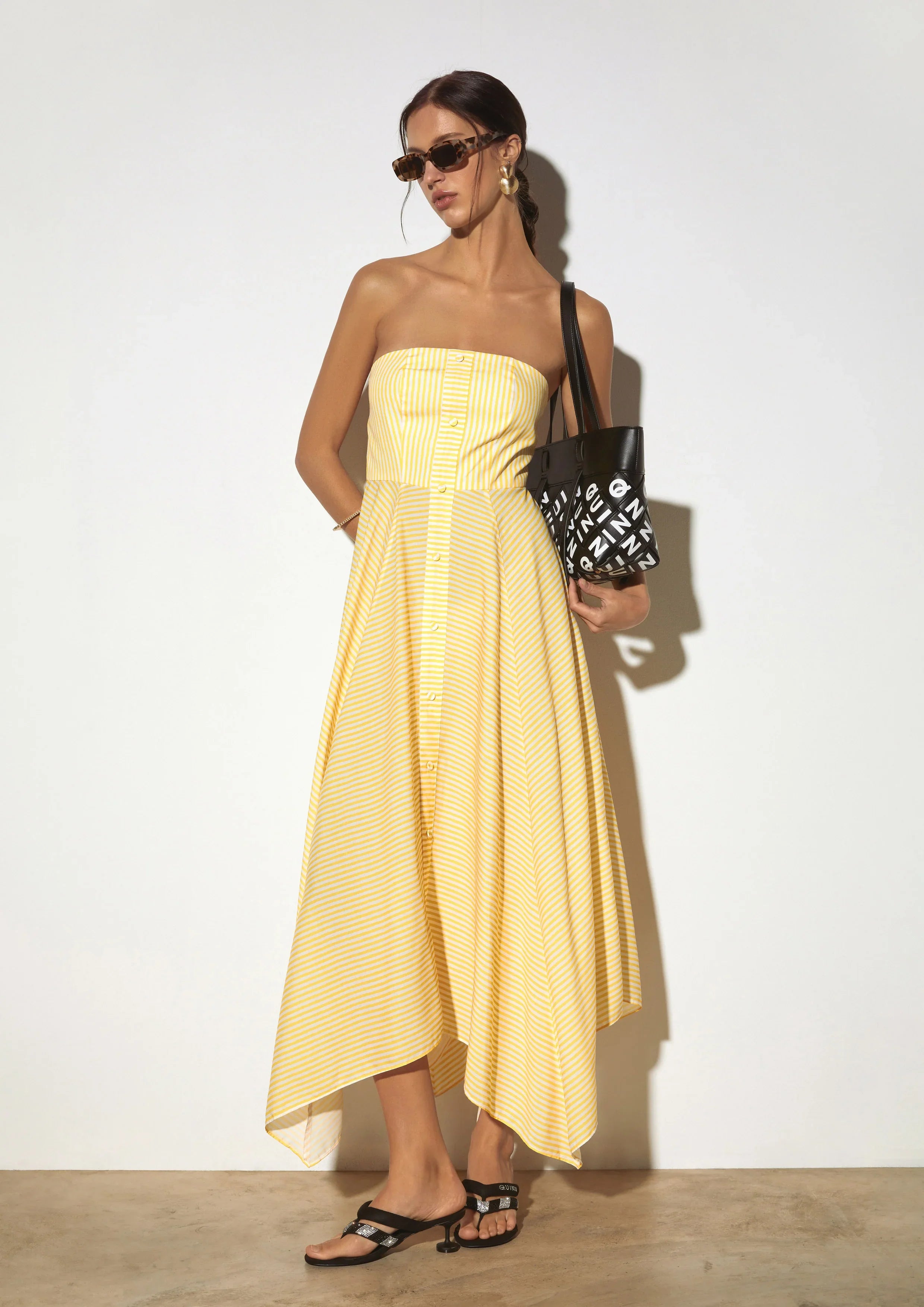 เดรสยาว เปิดไหล่ ลายทาง