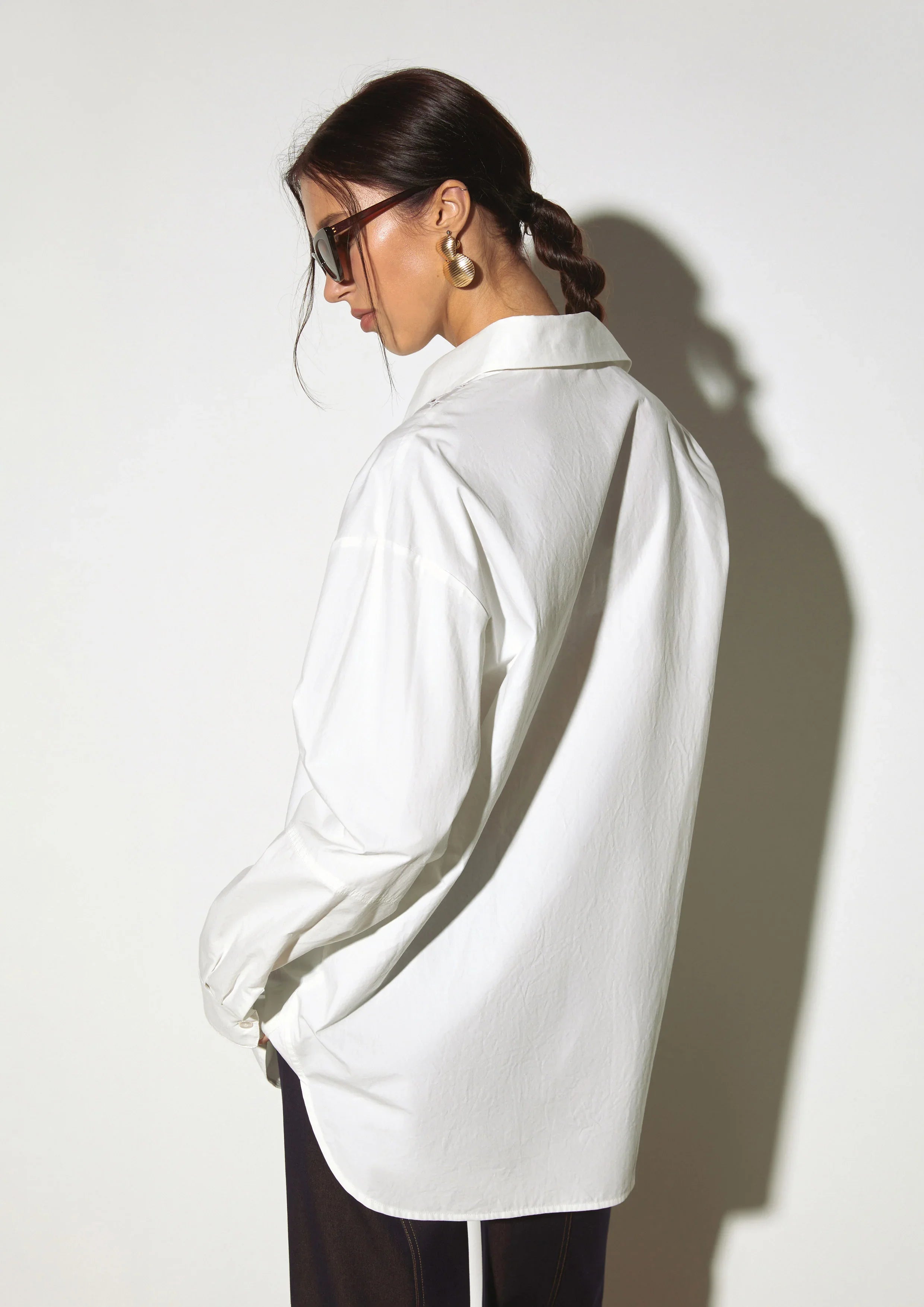 เสื้อเชิ้ตแขนยาว แต่งผ้าตาข่าย ปักลายวงกลม