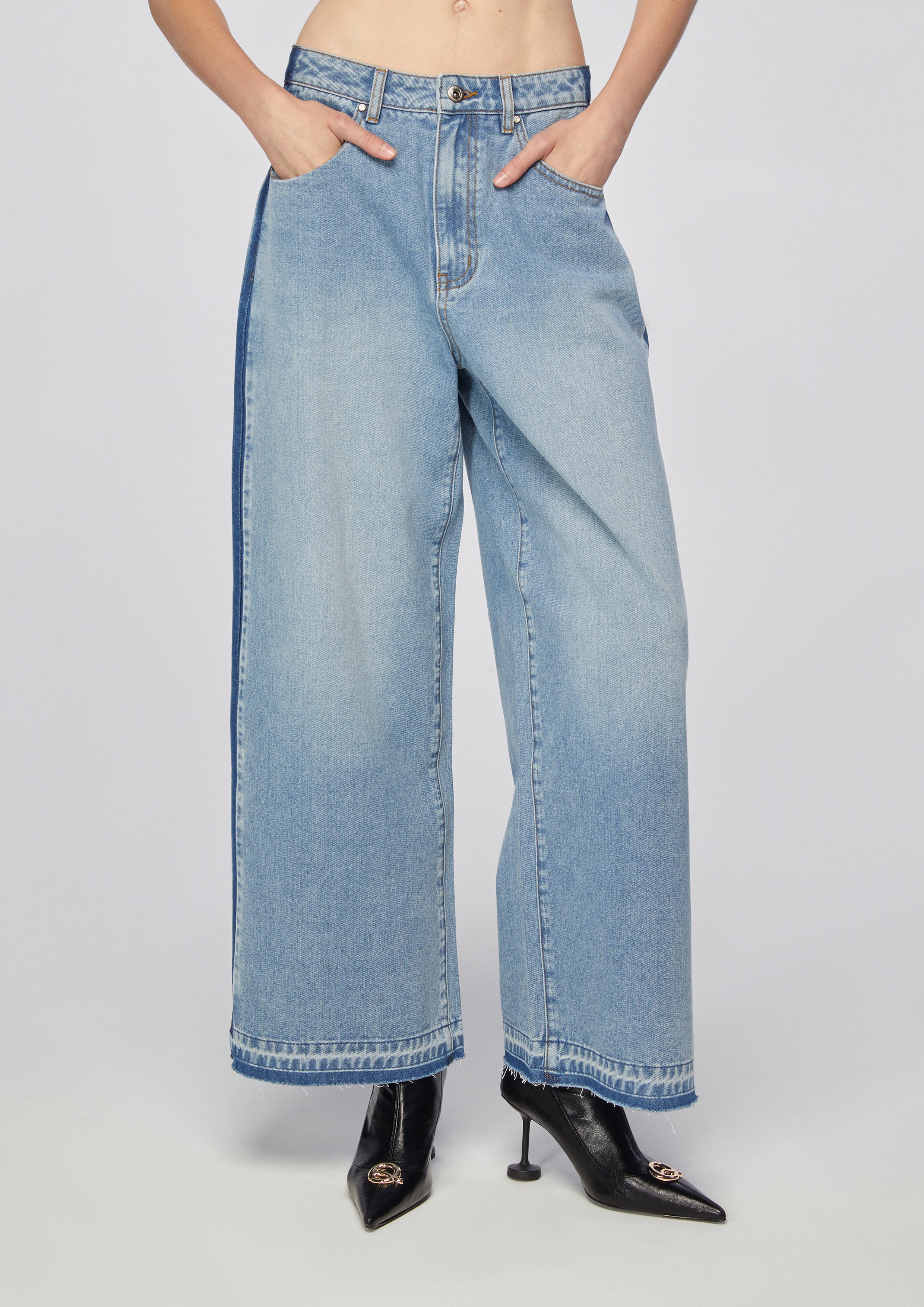 กางเกงเดนิมขายาวขอบสีคอนทราสต์