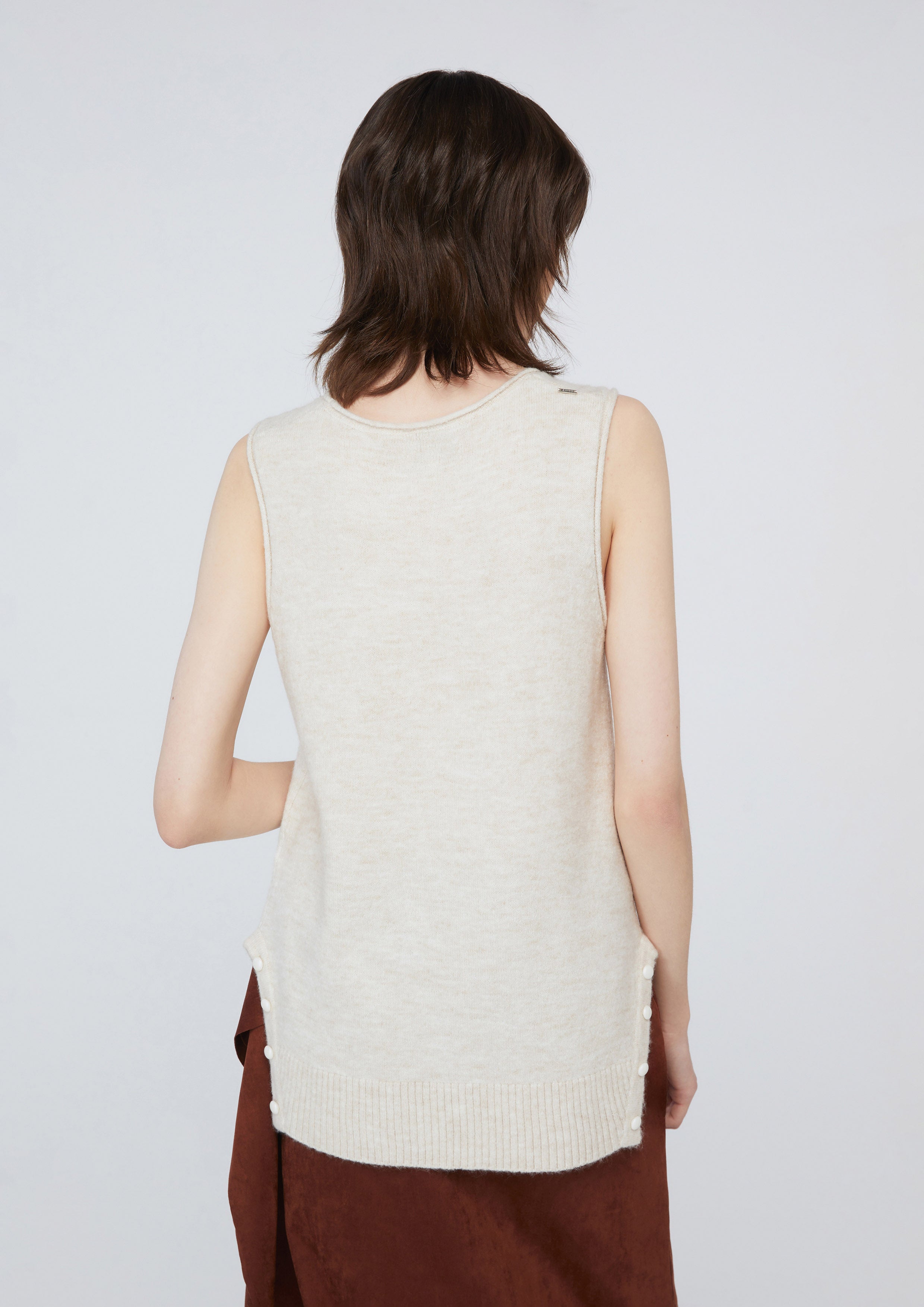 เสื้อนิตแขนกุด