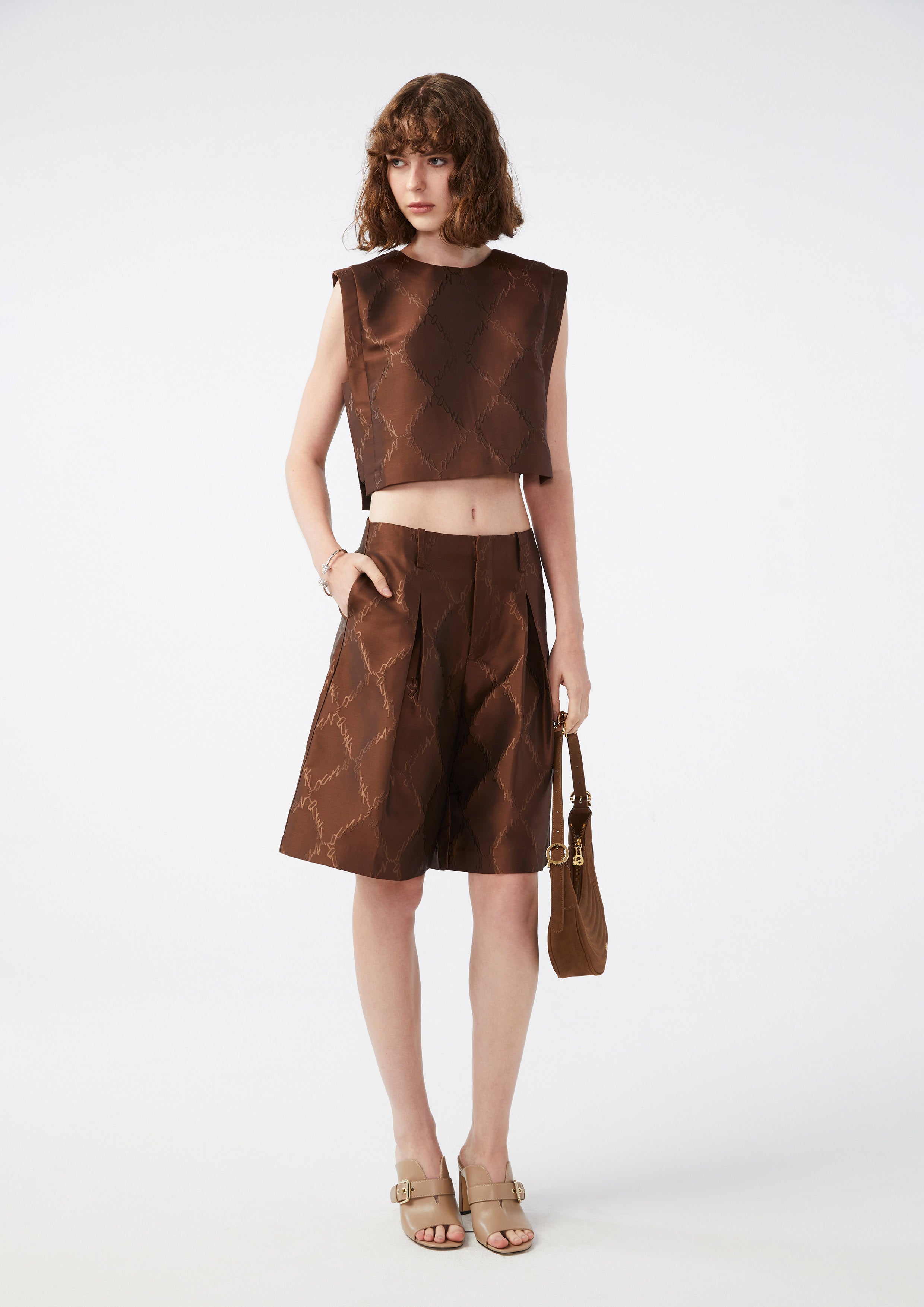 เสื้อครอปปักโลโก้