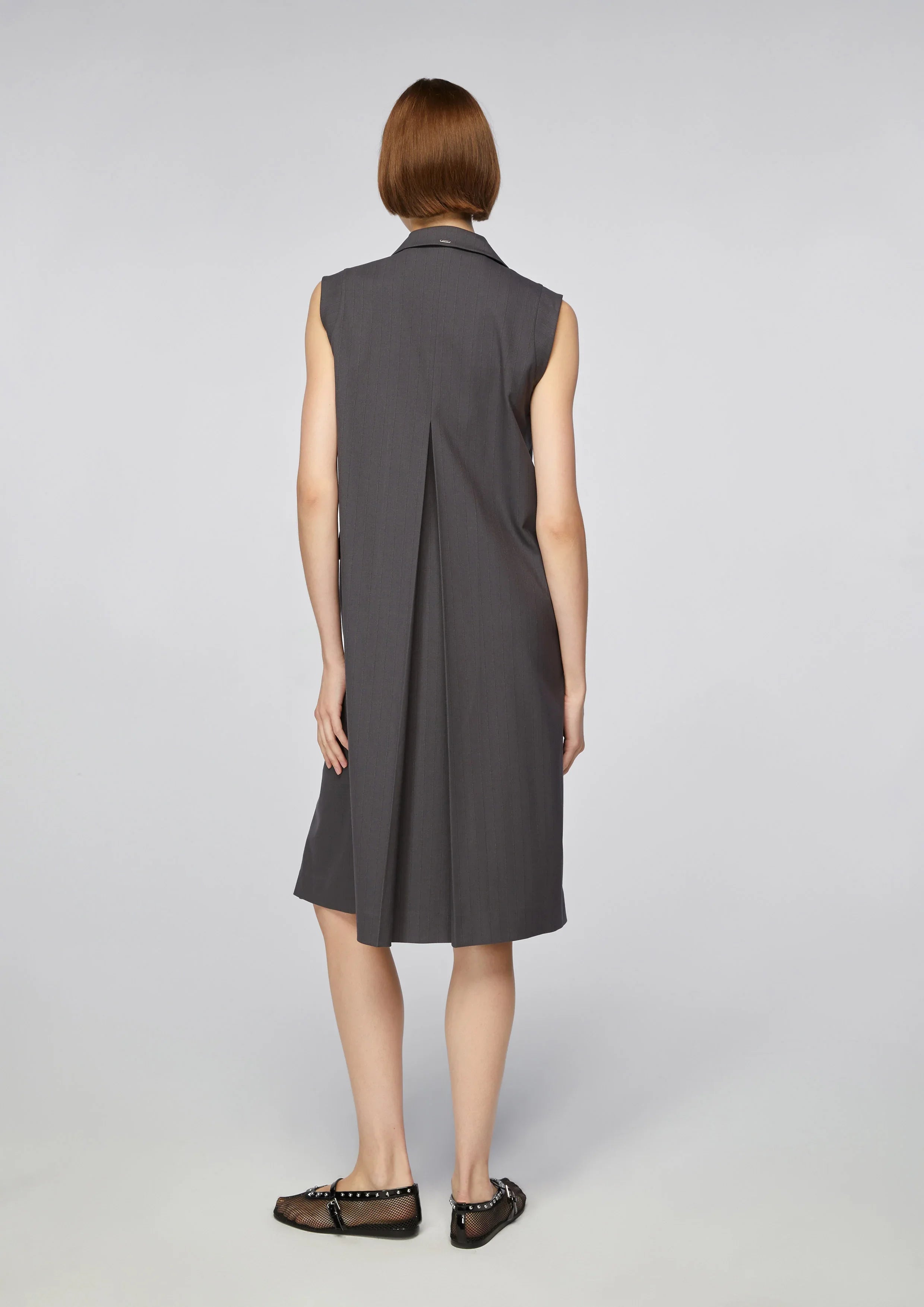 เดรสสูทคลุมเข่า