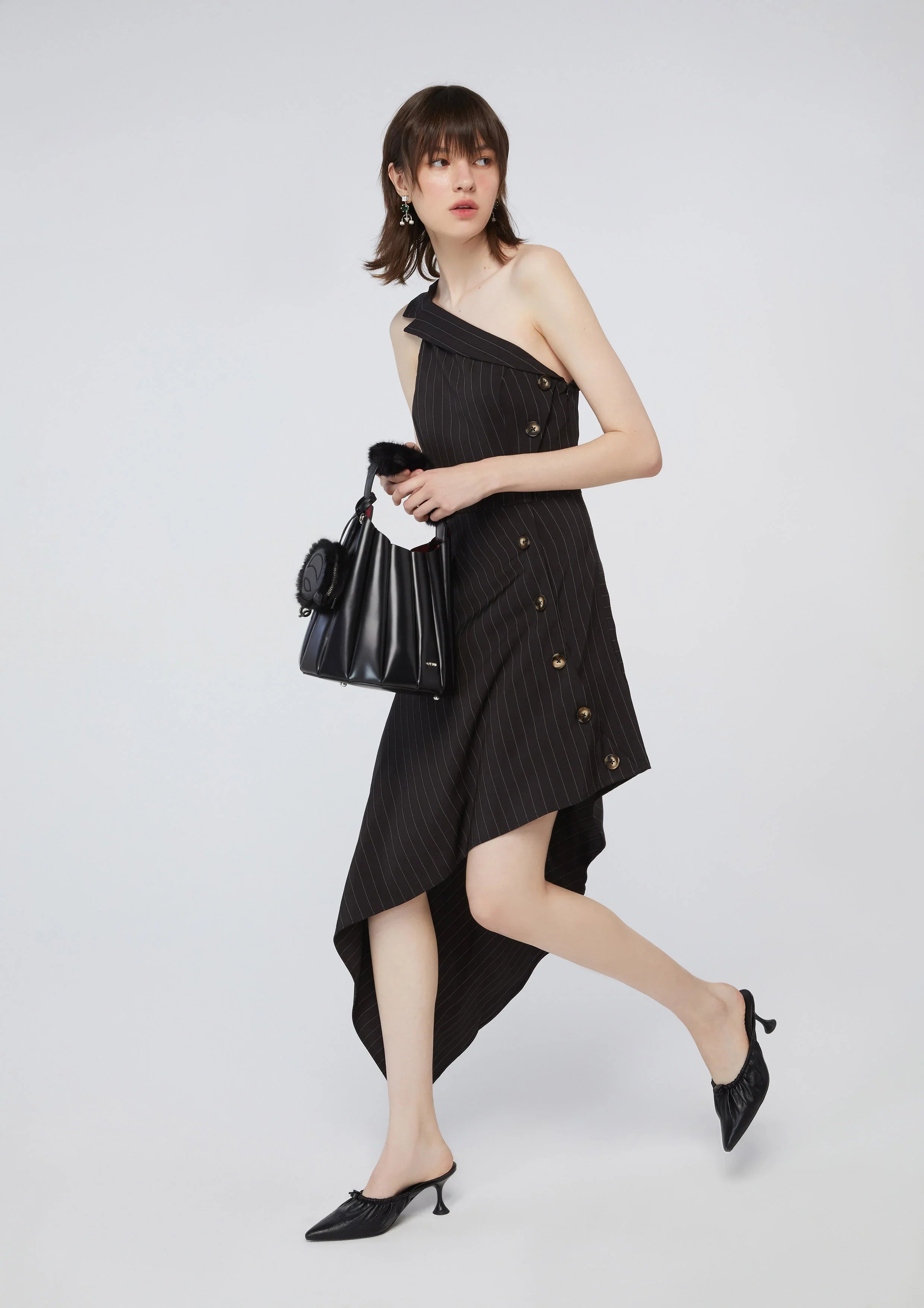 เดรสยาวเปิดไหล่ลายทาง